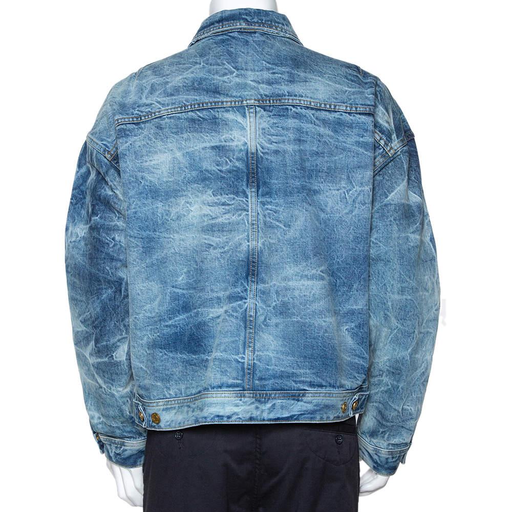 This jacket from Fear Of God's Spring/Summer 2018 collection looks stylish when paired with cool bottoms. Get ready to win compliments for your style in this blue denim Trucker jacket. It is cut from cotton and styled with a simple collar, button