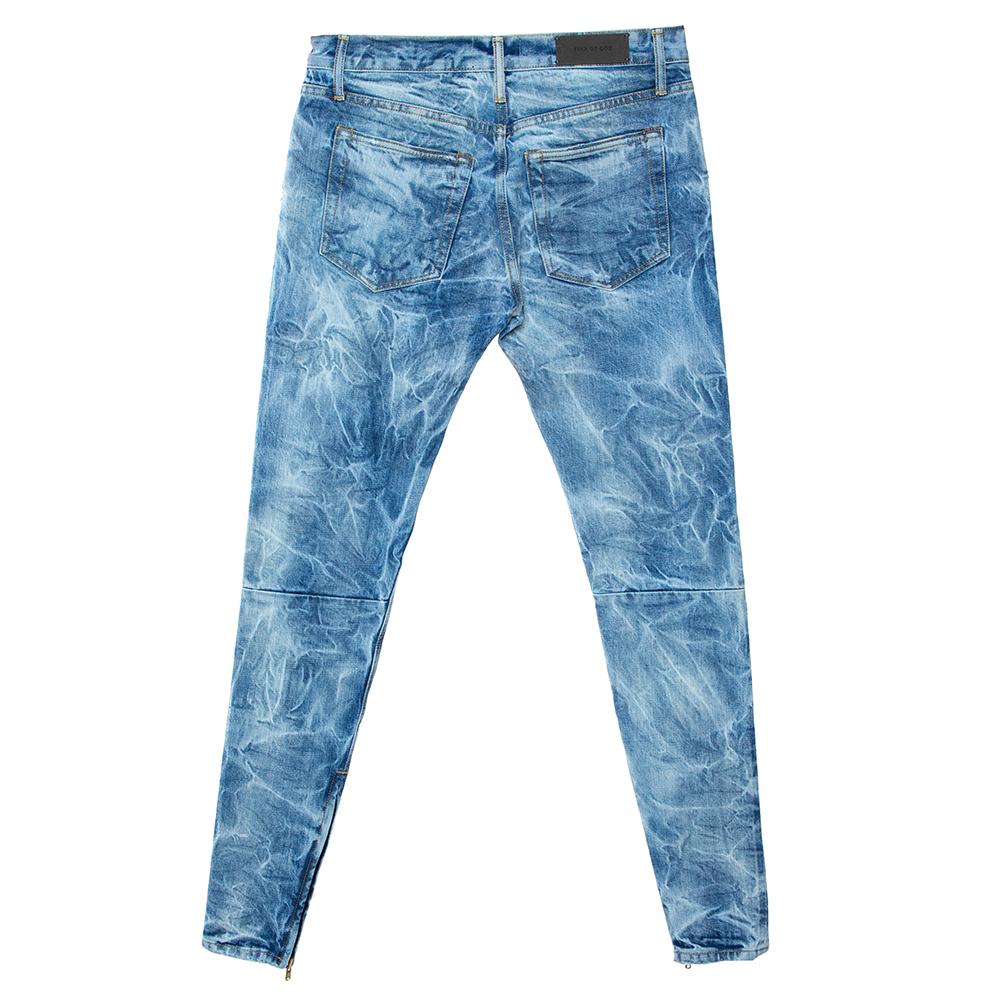 Founded in 2013, Fear of God is a name beloved in the streetwear scene. The brand manages to release designs that are current but with an off-beat tinge. This pair of jeans is made from acid-washed denim in a slim-fit cut. To highlight its design,