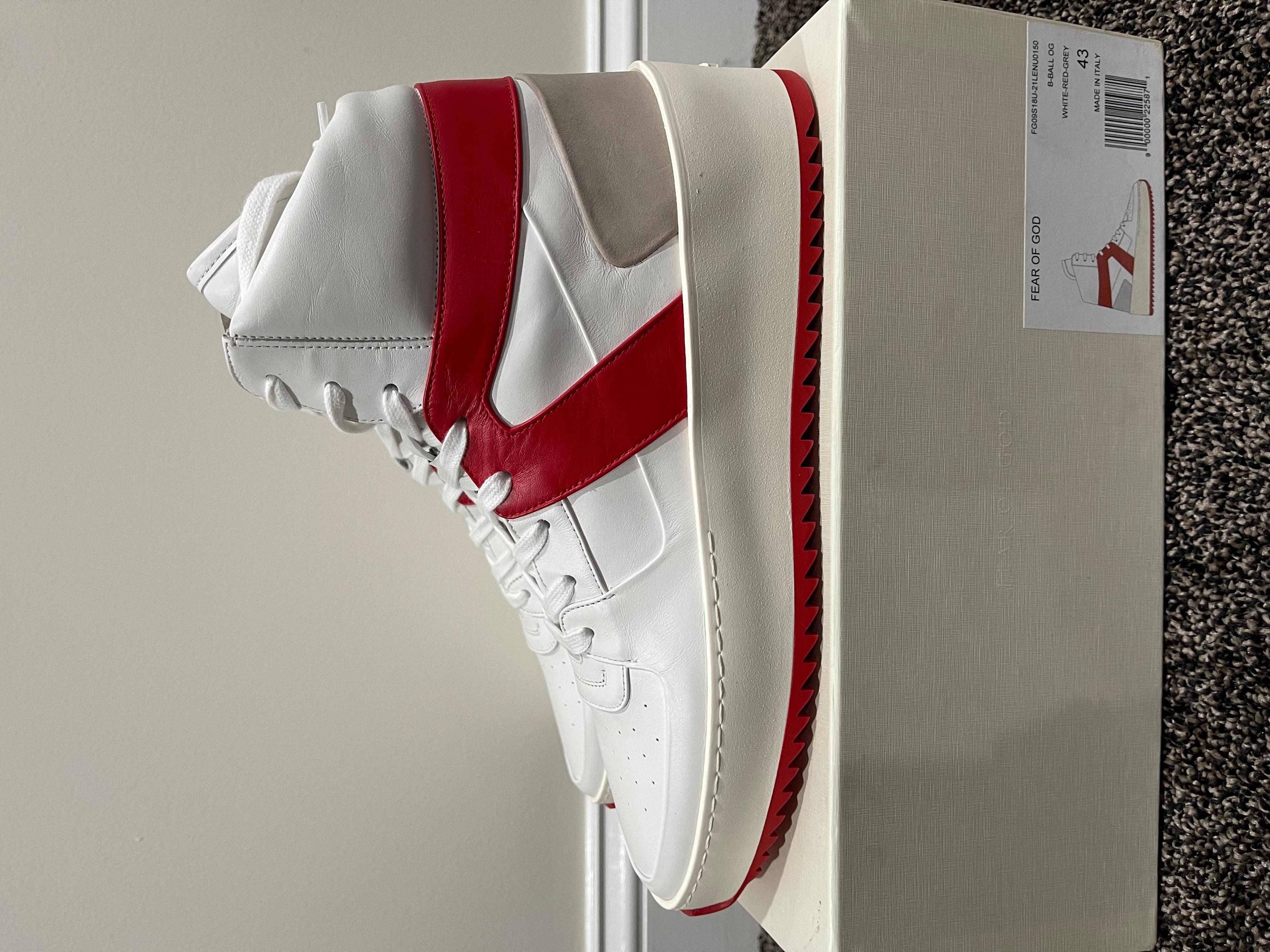 Fear of God Leather Basketball Sneakers Red White His
Size 43
Brand new w/ og all
Retails at $1195

Only pair on market with this colorway

all sales are final