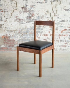 Silla auxiliar de nogal Feast de Bowen Liu