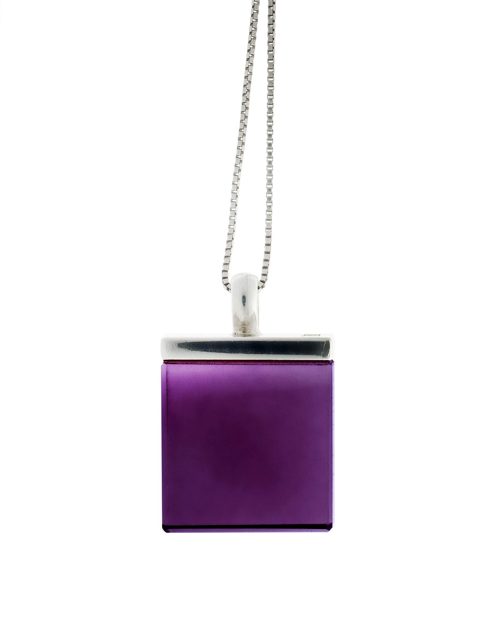 Featured in Vogue Designer Sterling Silver Pendant Necklace with Vivid Amethyst In New Condition In Berlin, DE