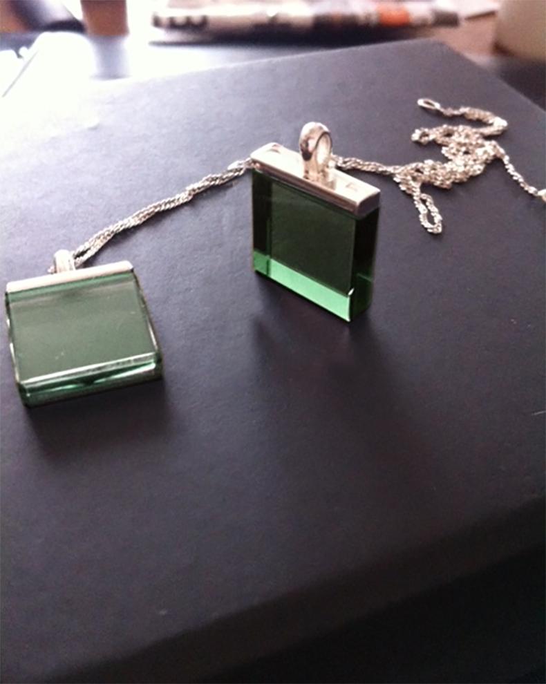 Collier pendentif de créateur en argent sterling avec quartz vert en vente 3