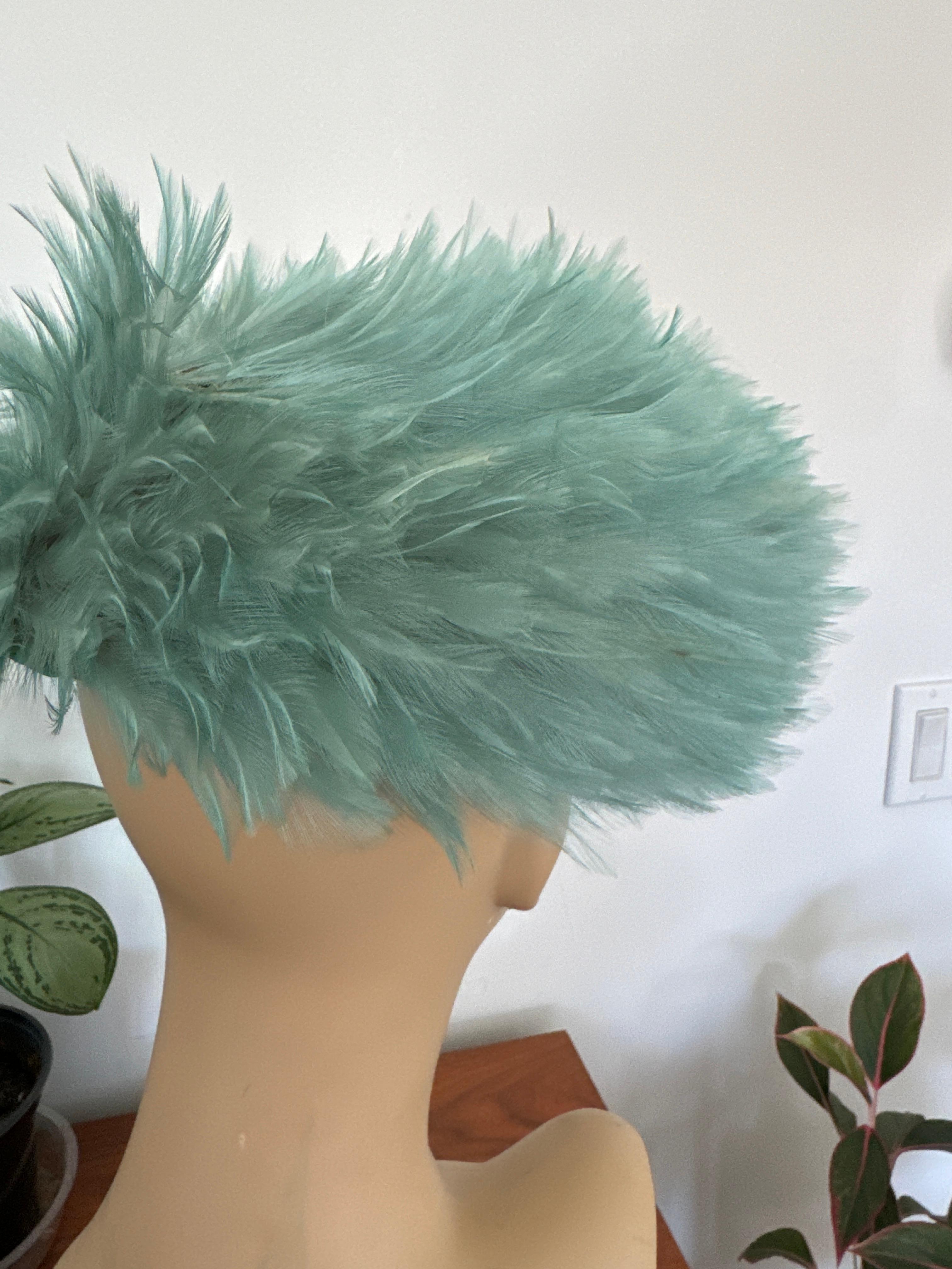 Cappello berretto di piume De Pinna Salon Greene & Greene 1960s in vendita 5