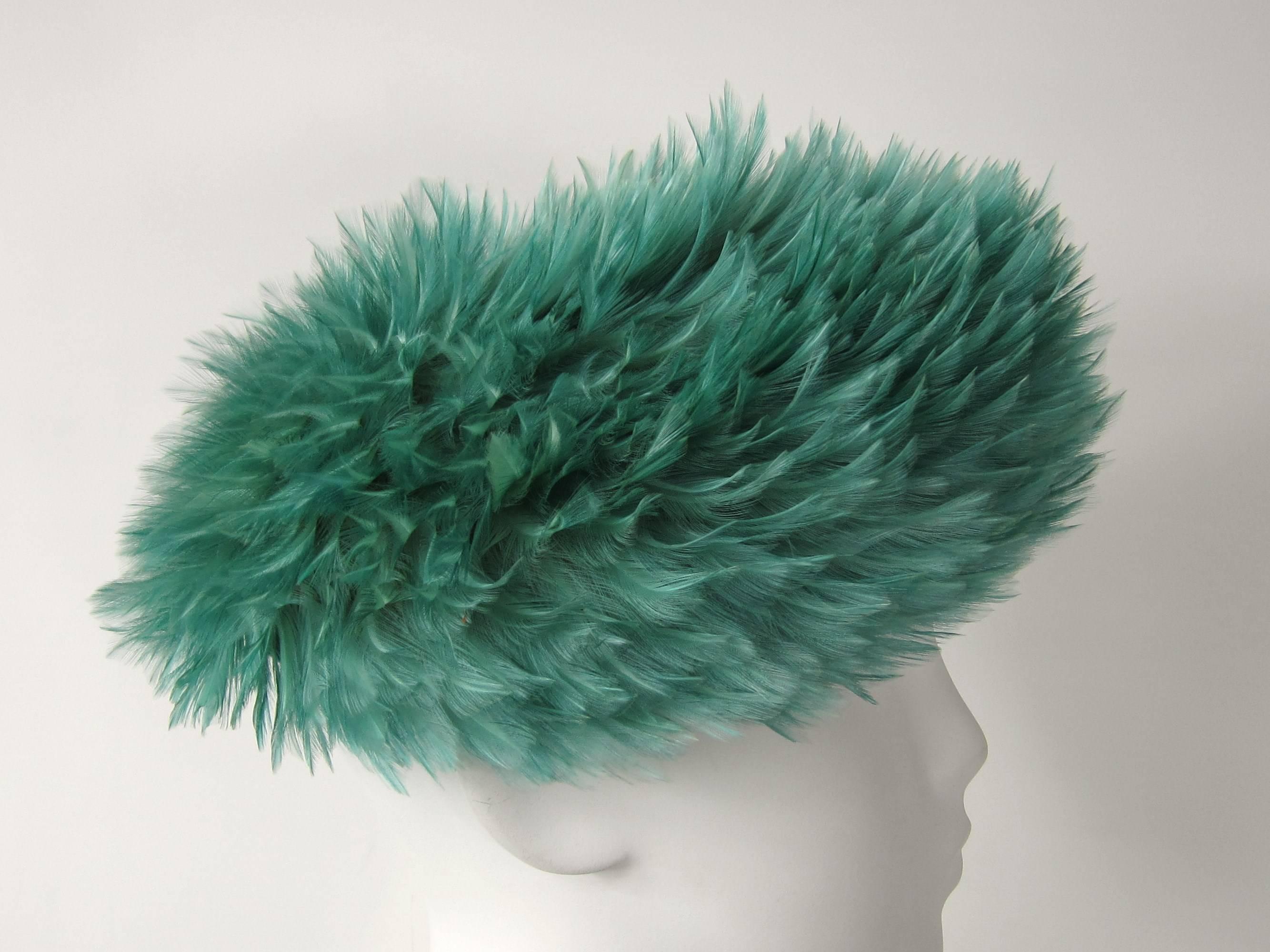 Wonderful vintage green feathered 1960s hat with a Stiffened tulle base. Measures 21 in diameter XS - Labeled De Pinna Salon ~ New York ~ Miami Beach ~ Please check our storefront for hundreds of items including New, Never worn vintage Jewelry as