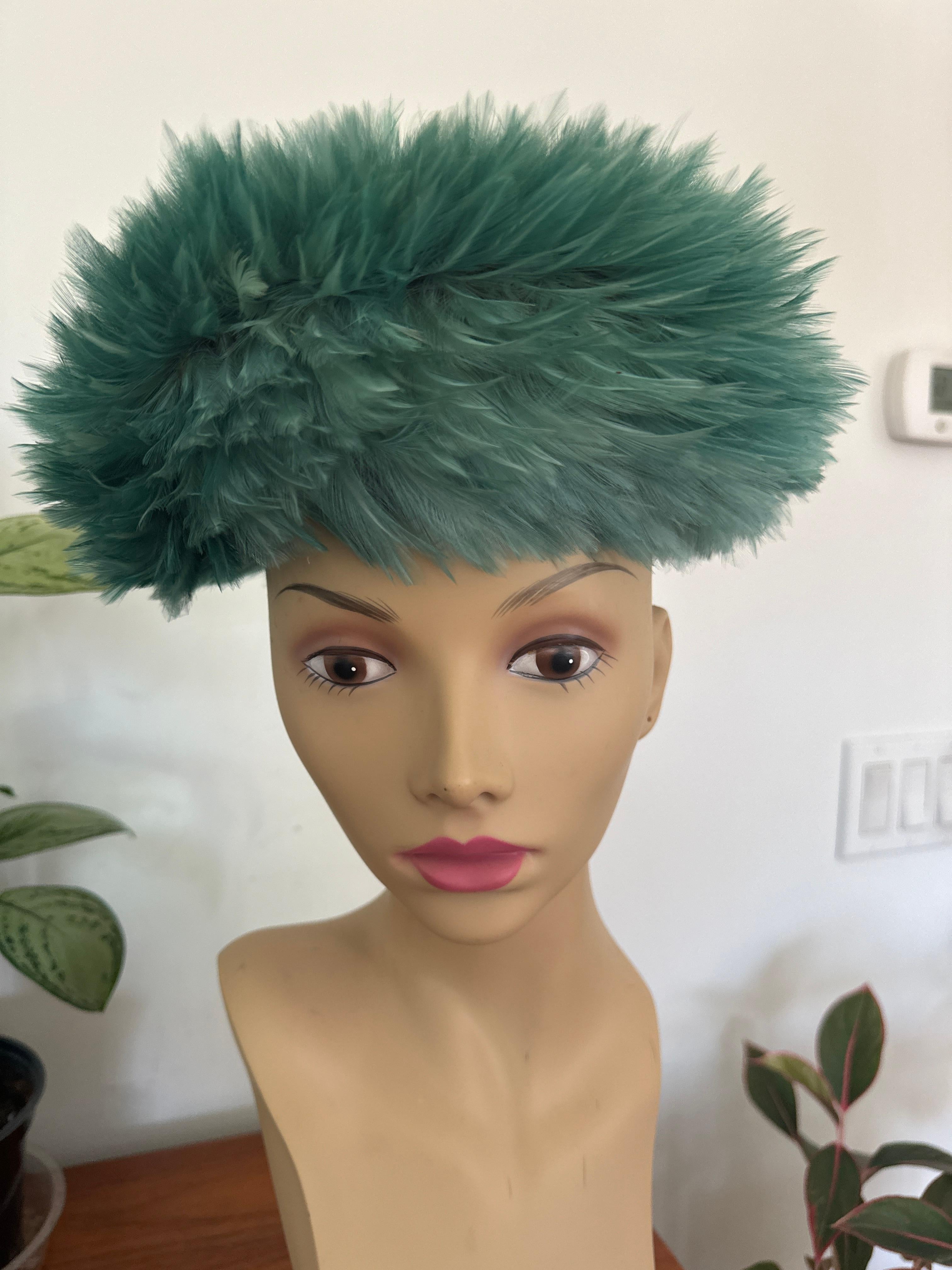 Cappello berretto di piume De Pinna Salon Greene & Greene 1960s in vendita 2