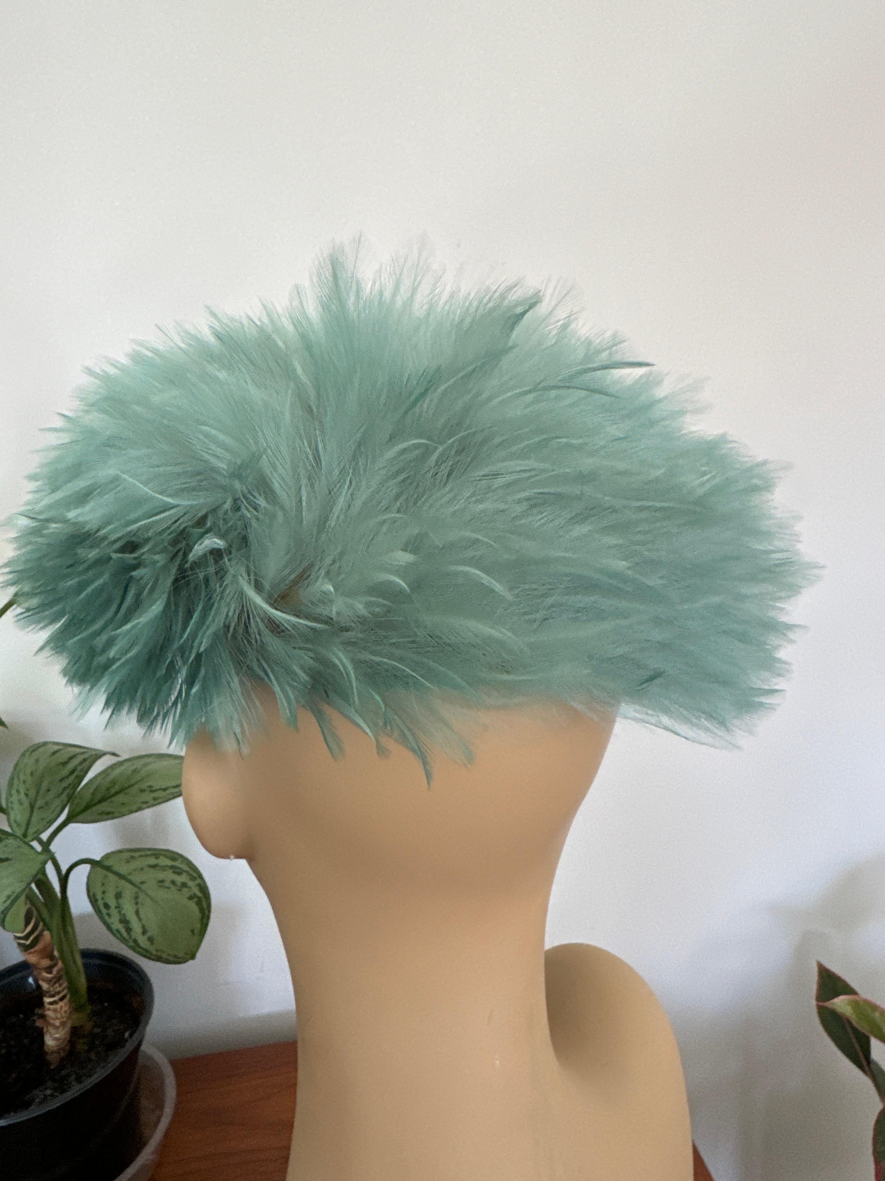 Cappello berretto di piume De Pinna Salon Greene & Greene 1960s in vendita 4