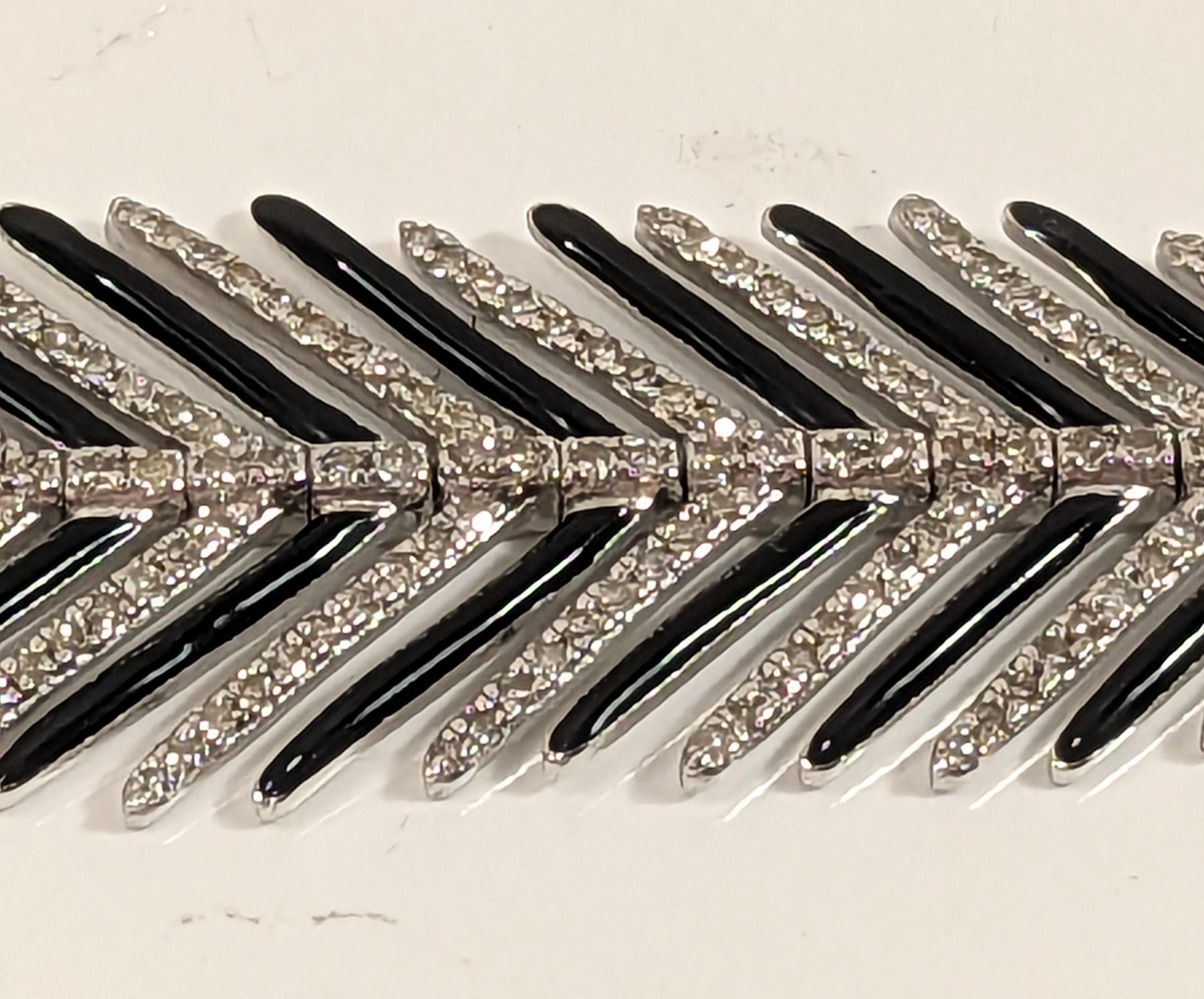 Taille brillant Plume  Bracelet en or blanc 18 carats, argent, diamants et émail en vente