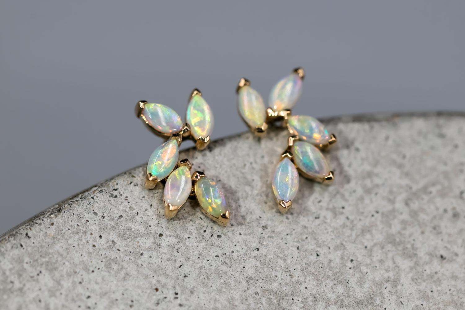 Orecchini con piuma Design/One australiano solido in oro giallo 14K In condizioni Nuovo in vendita a Suwanee, GA