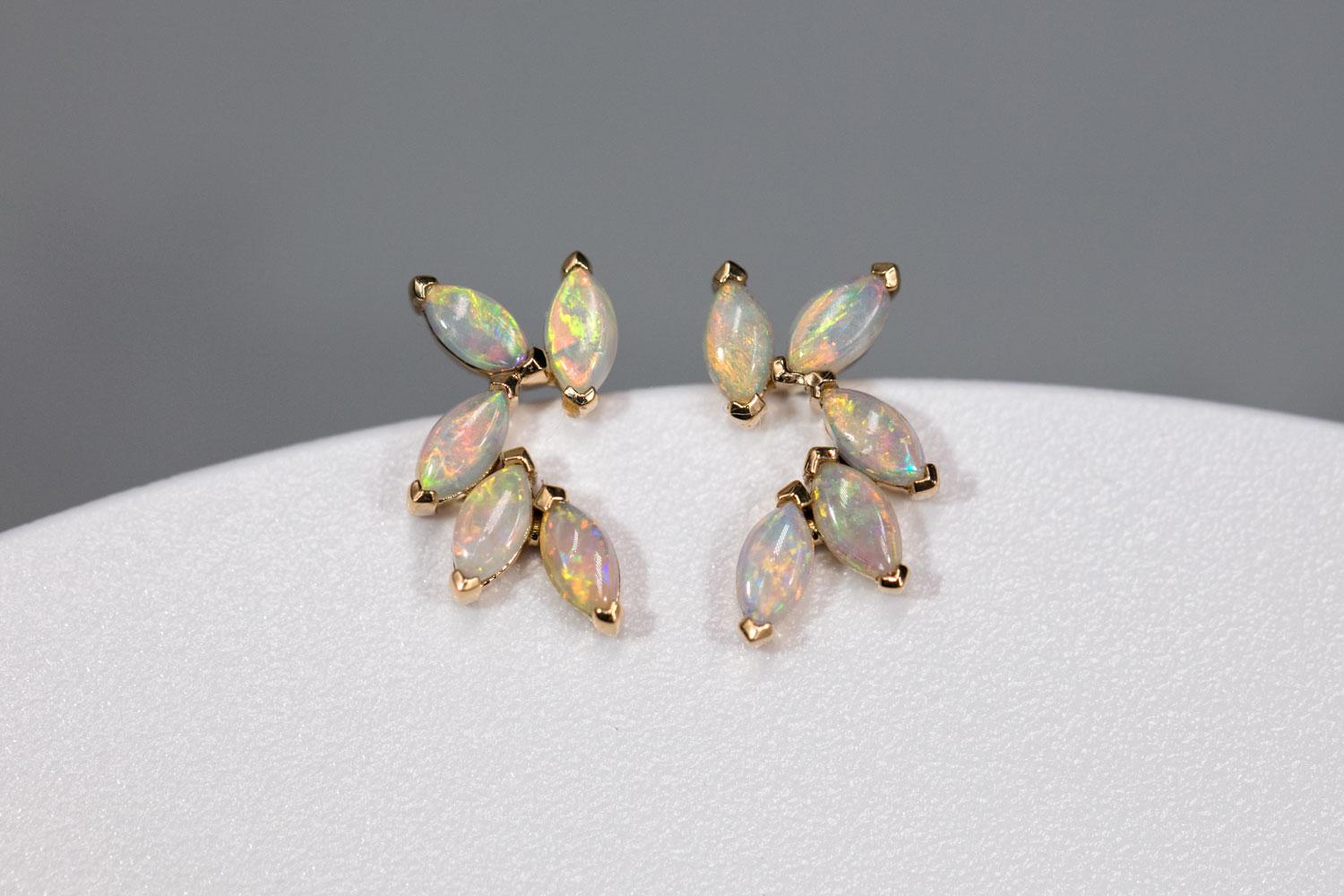 da uomo o donna Orecchini con piuma Design/One australiano solido in oro giallo 14K in vendita