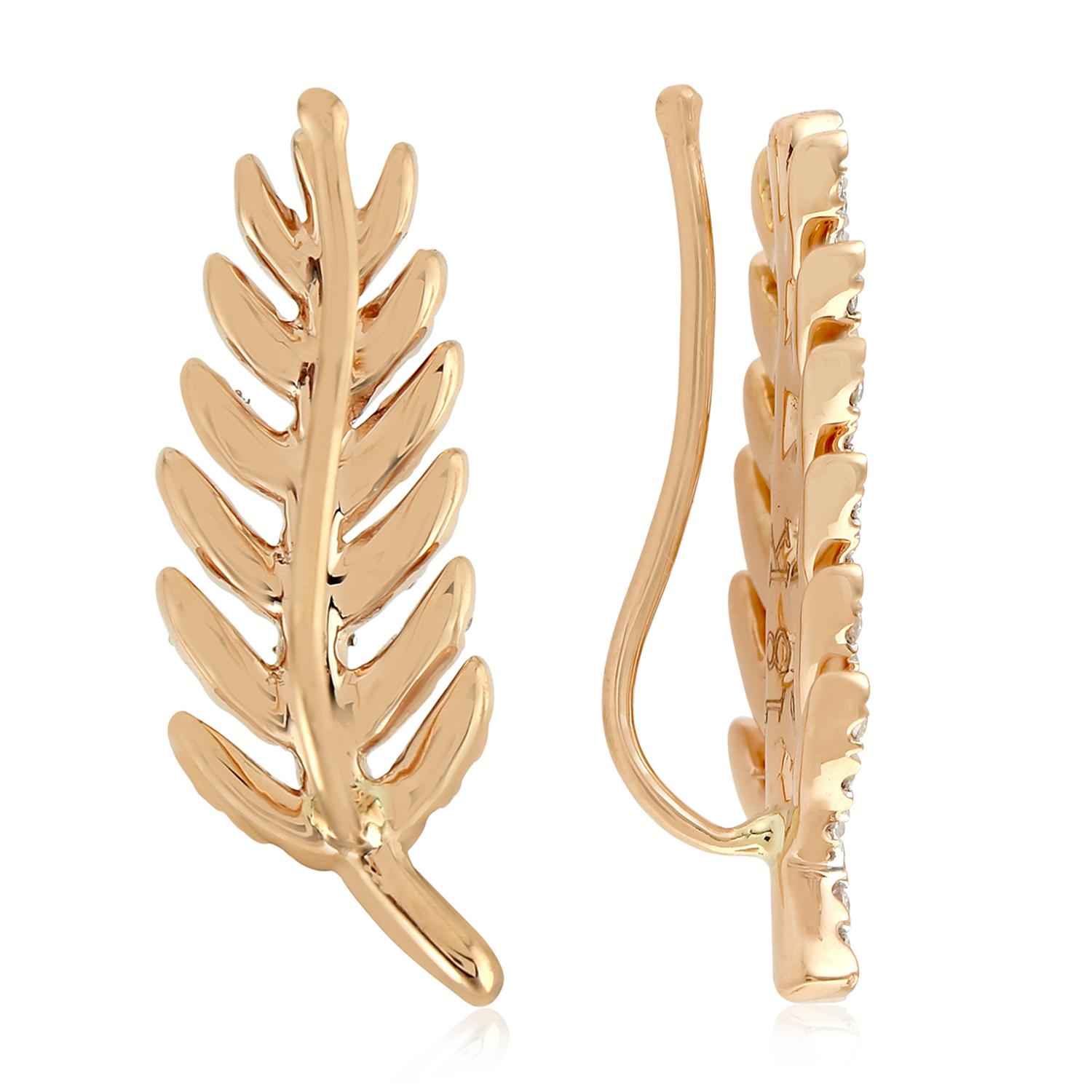 Questi bracciali per orecchie sono realizzati a mano in oro a 18 carati e impreziositi da diamanti da .66 carati. Sfoggia uno stile unico spazzando i capelli all'indietro.

SEGUI  Visita la vetrina di Meghna Jewels per vedere l'ultima collezione e i