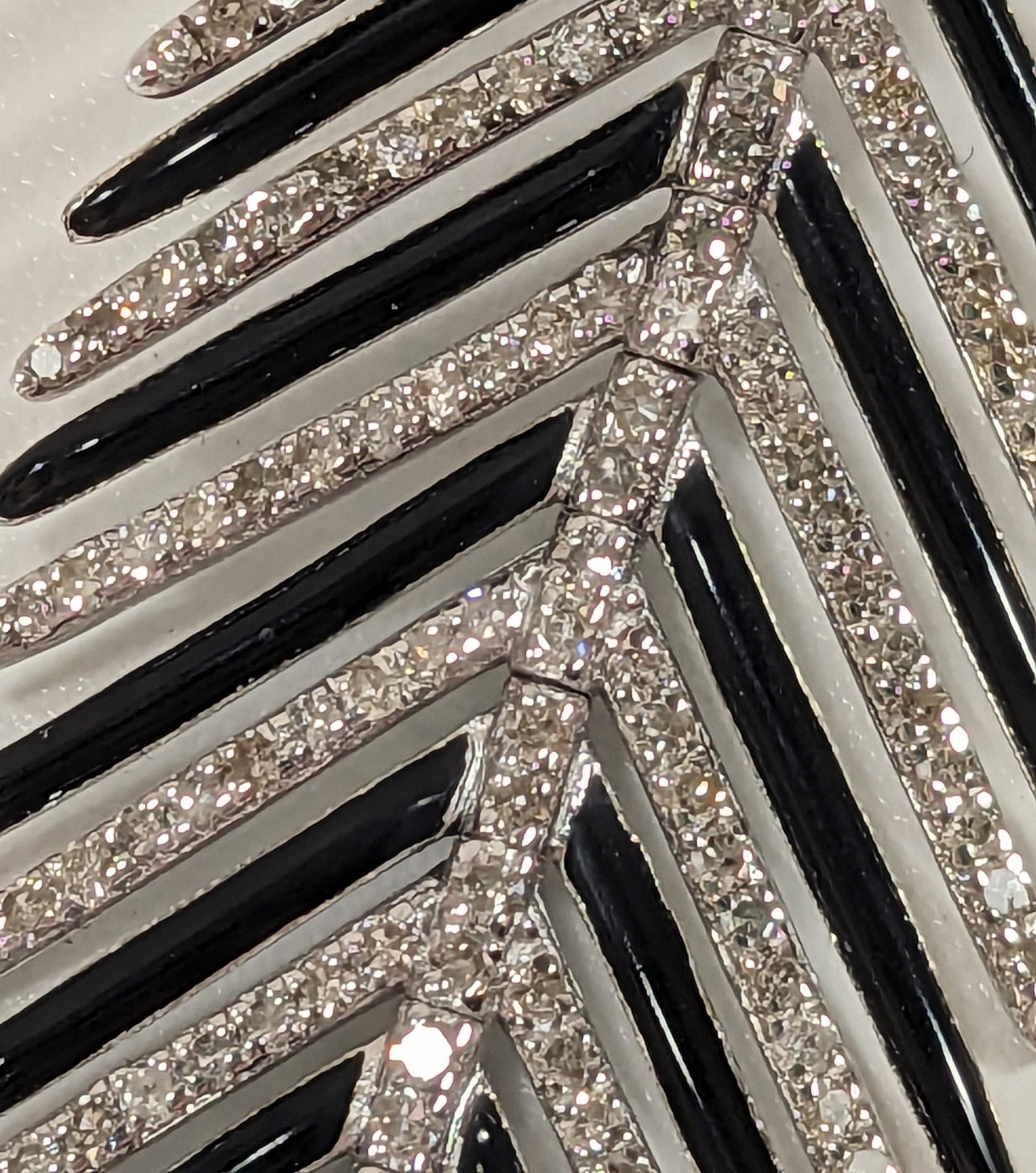 Orecchini con piume in oro bianco 18 carati, argento, diamanti e smalto in vendita 1