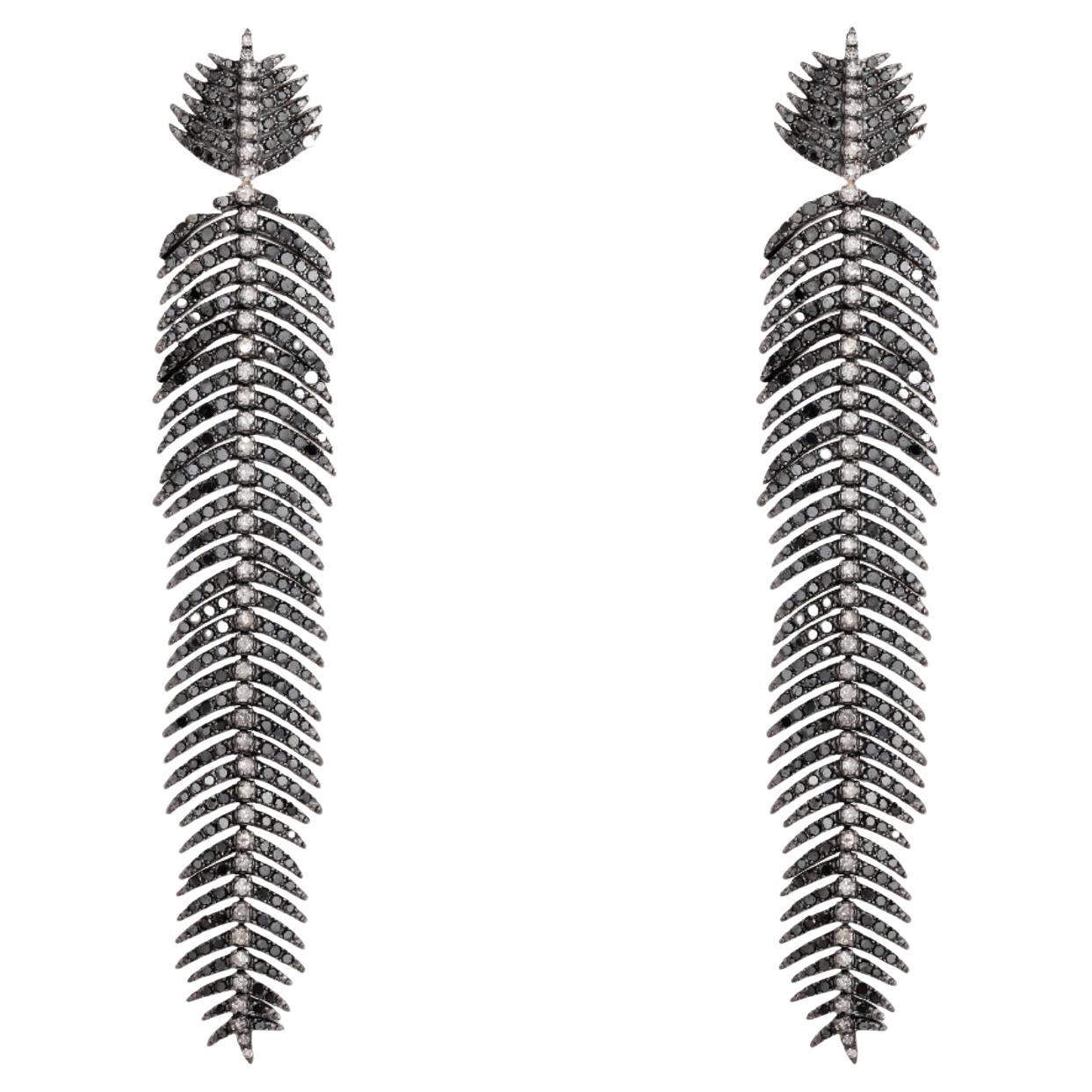 Orecchini con piume in oro bianco 18 carati, argento, diamanti e smalto in vendita