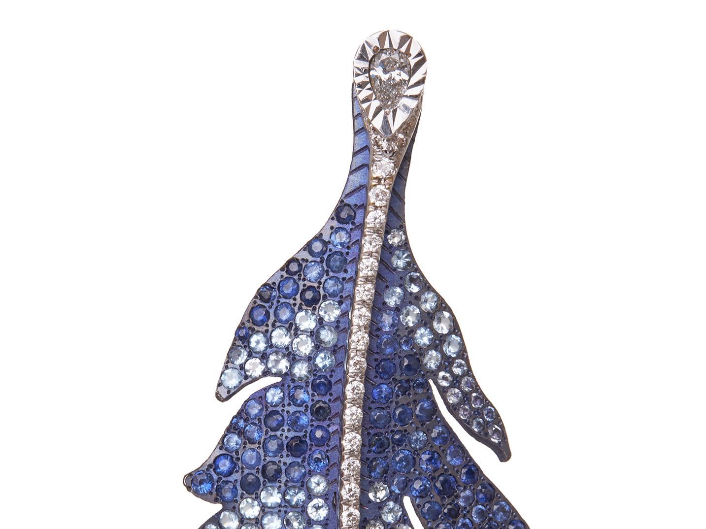 Pendientes Pluma de Oro de 18kt, Titanio, Diamante, Zafiro Azul y Piedras Aqua Contemporáneo en venta