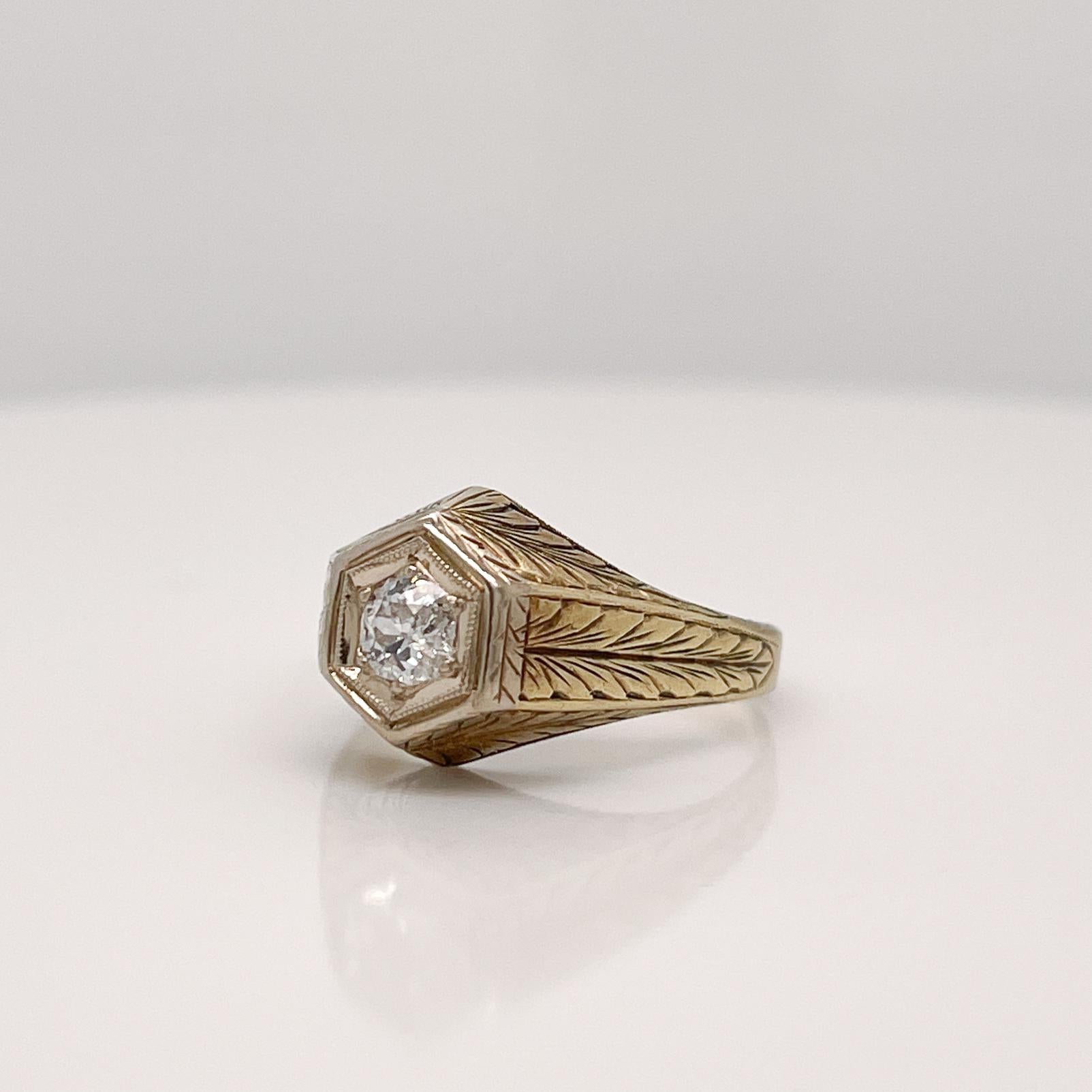 Ring aus 14 Karat Gold mit Federgravur und Diamant im alteuropäischen Schliff (Retro) im Angebot