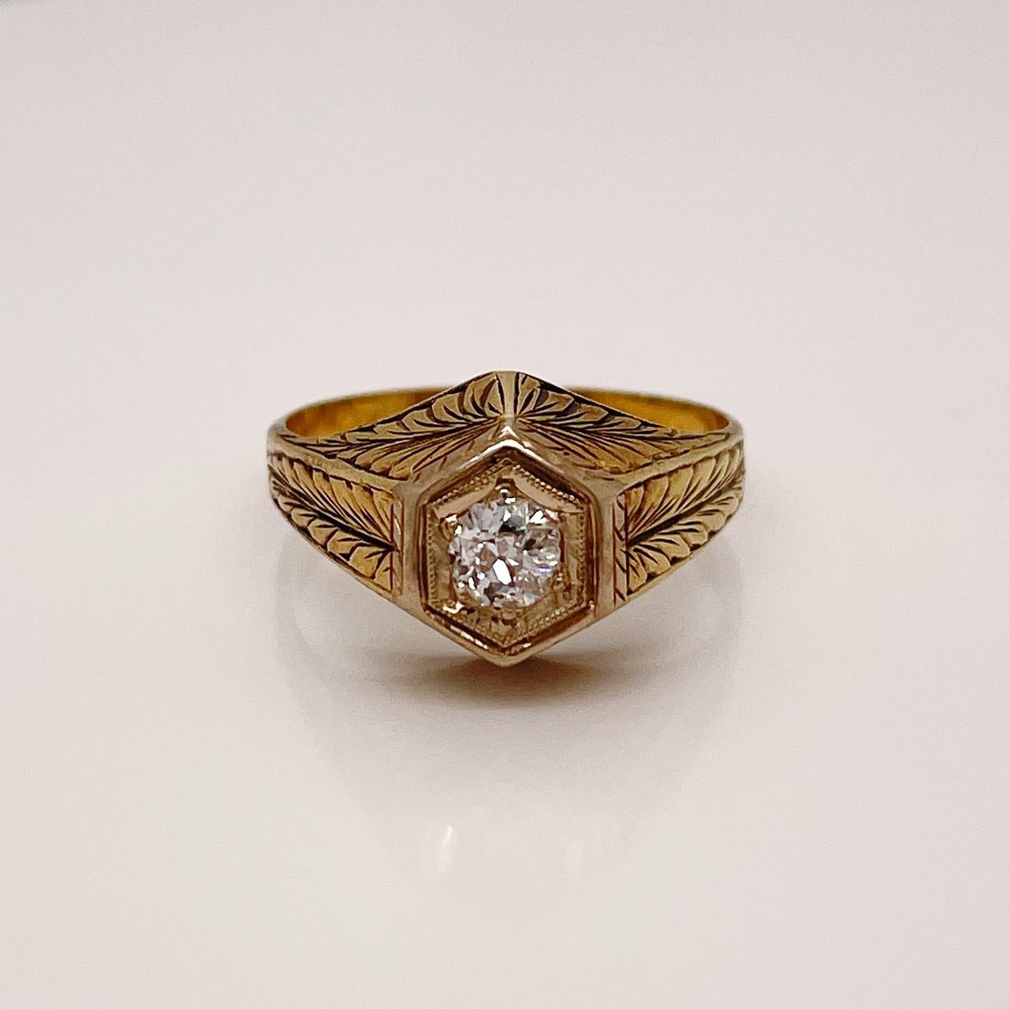 Ring aus 14 Karat Gold mit Federgravur und Diamant im alteuropäischen Schliff im Zustand „Gut“ im Angebot in Philadelphia, PA