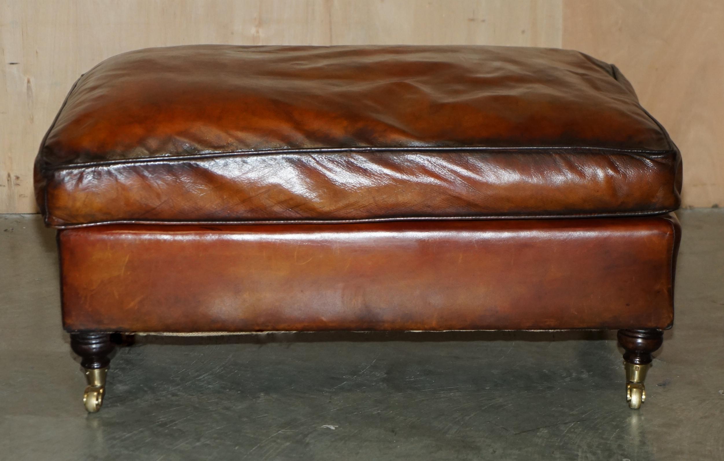 Casa Reale Antiquariato

Royal House Antiques è lieta di offrire in vendita questo grazioso pouf d'epoca completamente restaurato in pelle marrone tinta a mano per due persone con cuscino imbottito in piuma che fa parte di una suite

Tieni presente