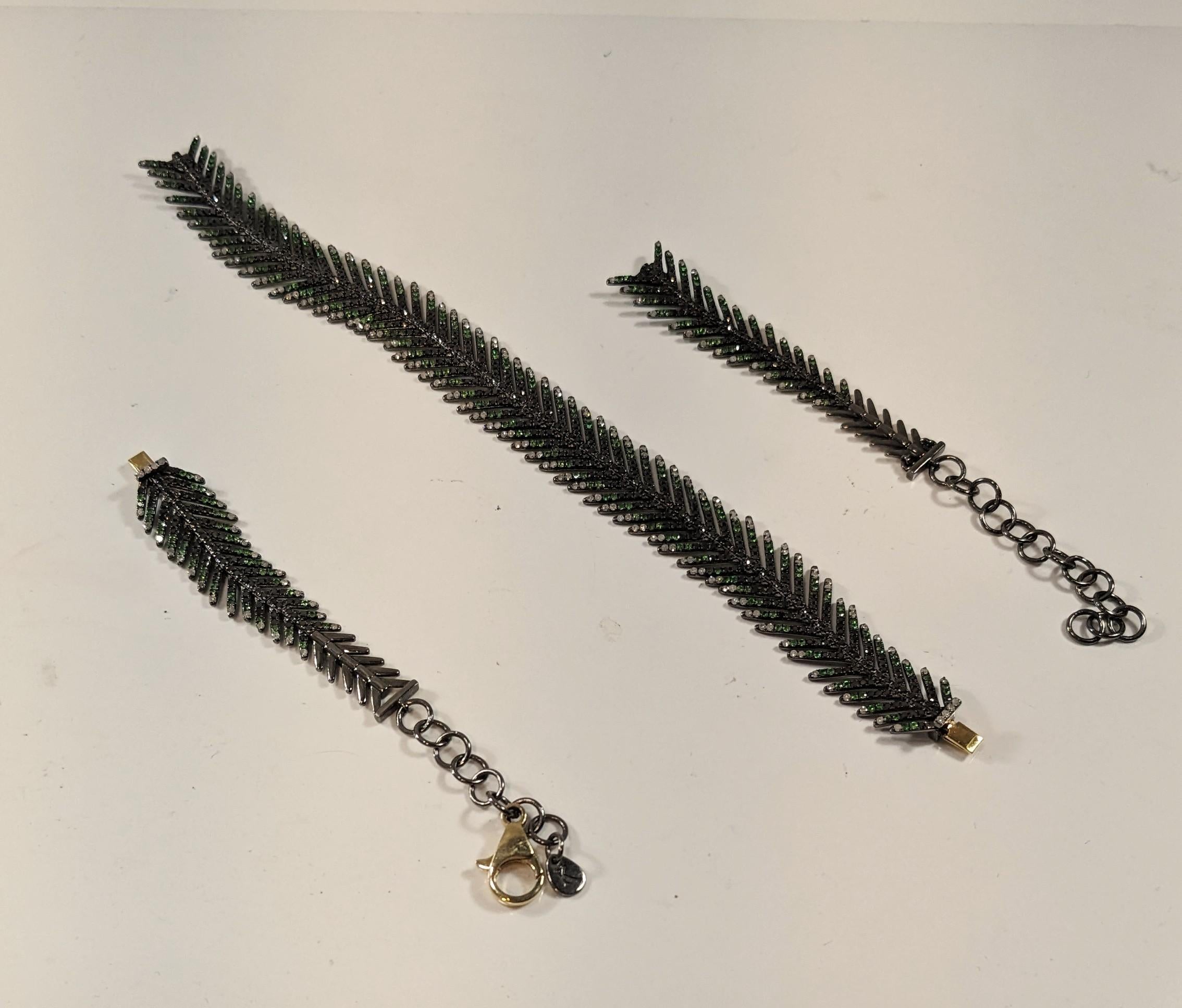 Feather Necklace & Bracelet in 18k White Gold, Silver, Diamonds & Tsavorites In New Condition For Sale In Bilbao, ES