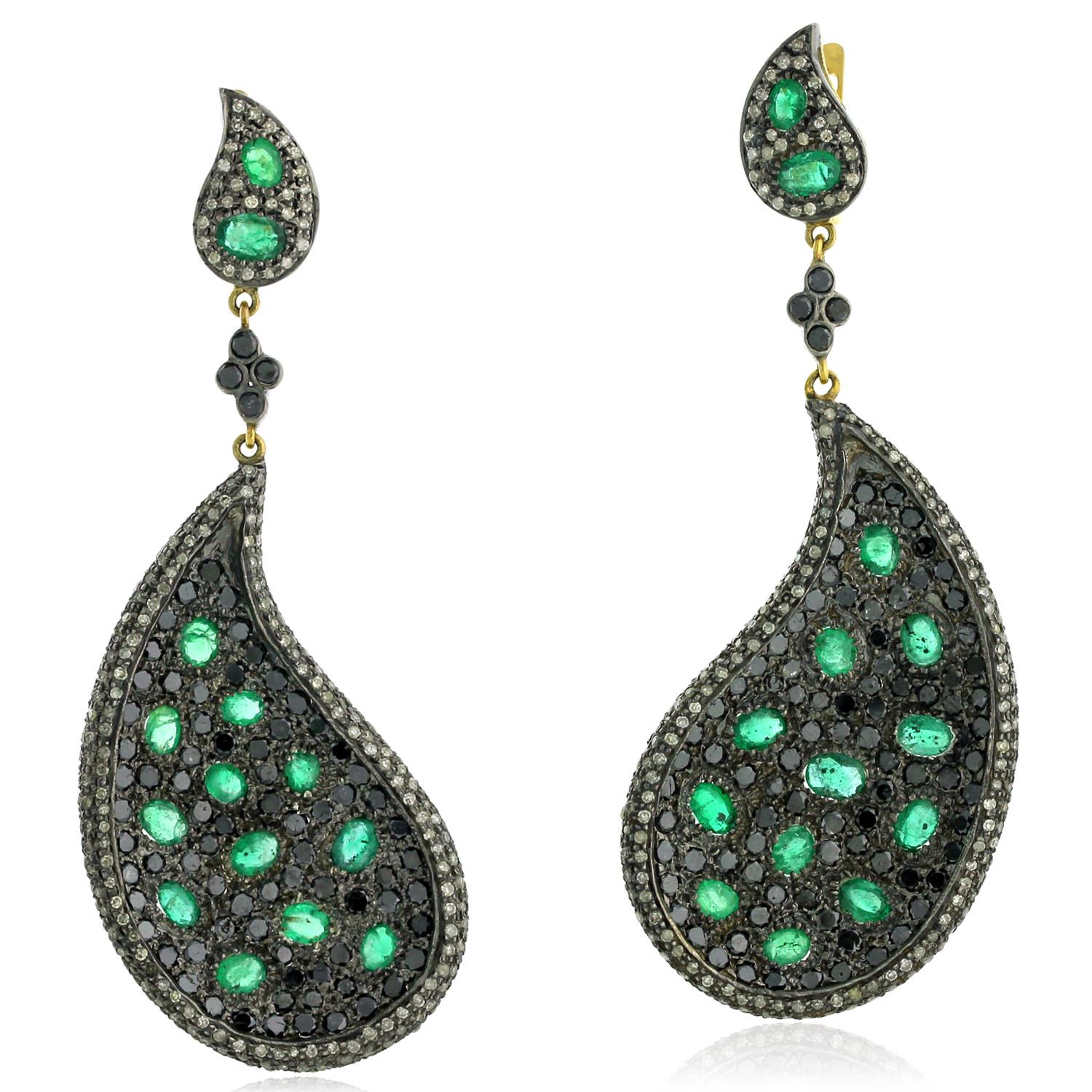 Feather Shaped Earrings With Emerald & Pave Diamonds Made in 14k Gold & Silver In New Condition For Sale In New York, NY