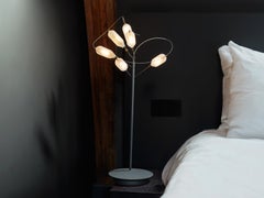 Lampada da tavolo Feather, Lampada da tavolo, Collezione speciale fatta a mano in Europa da Vantot