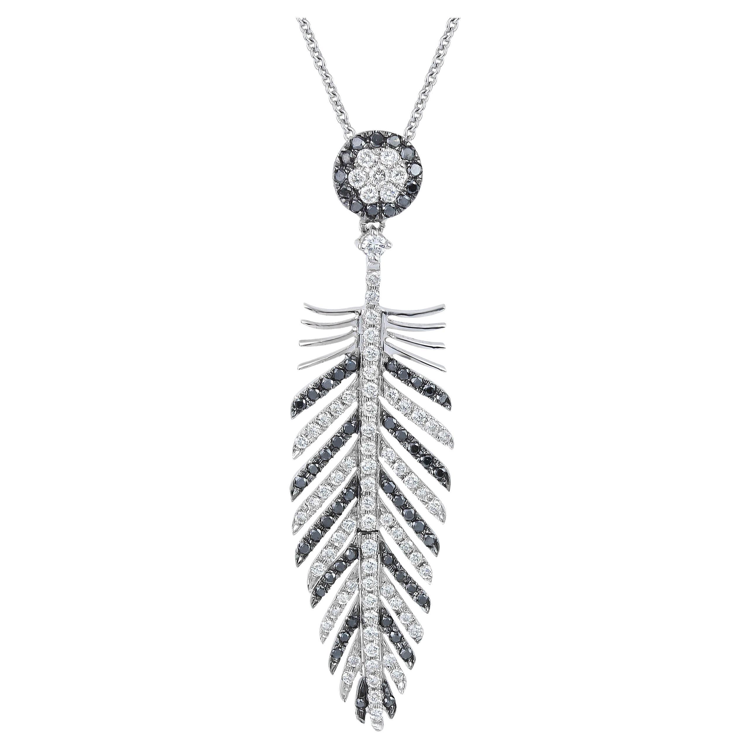 Collier pendentif à ailes de plumes en or blanc 18 carats avec diamants noirs et blancs