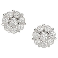 Boucles d'oreilles en forme de boule avec fleur en platine et diamants en forme de plume de 2,60 carats