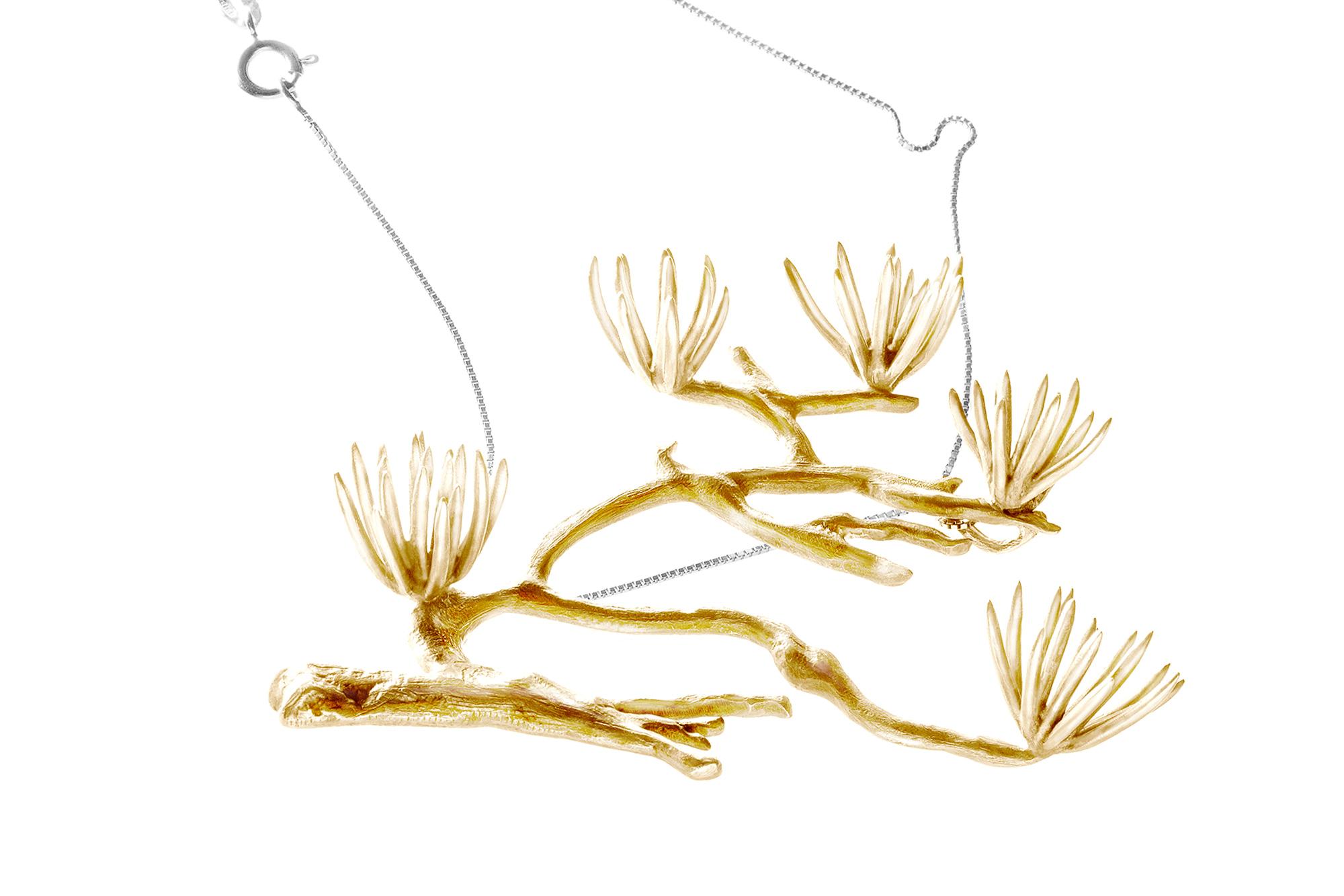Destacado en Vogue Broche de pino de oro amarillo de dieciocho quilates del artista en venta 6