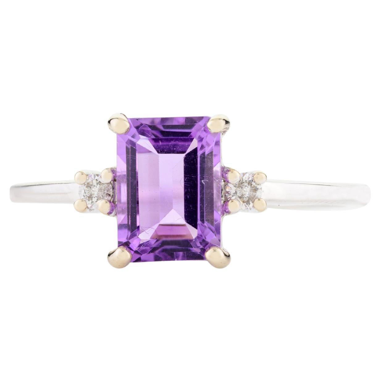 in vendita:  Anello da donna con ametista e diamanti in oro bianco massiccio 18 ct.
