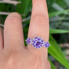 Anello da donna con ametista a grappolo in pietra bituminosa di febbraio per lei in A. Silver 925