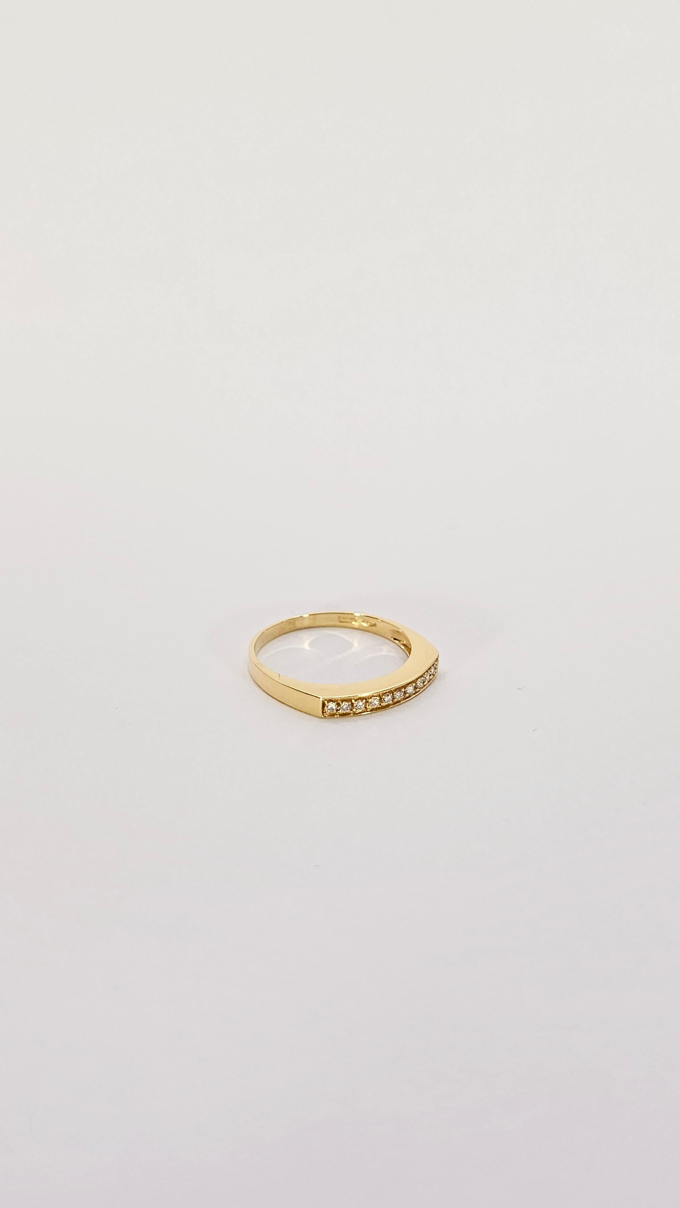 Contemporary 18kt Gold and Diamonds Wedding Band For Sale