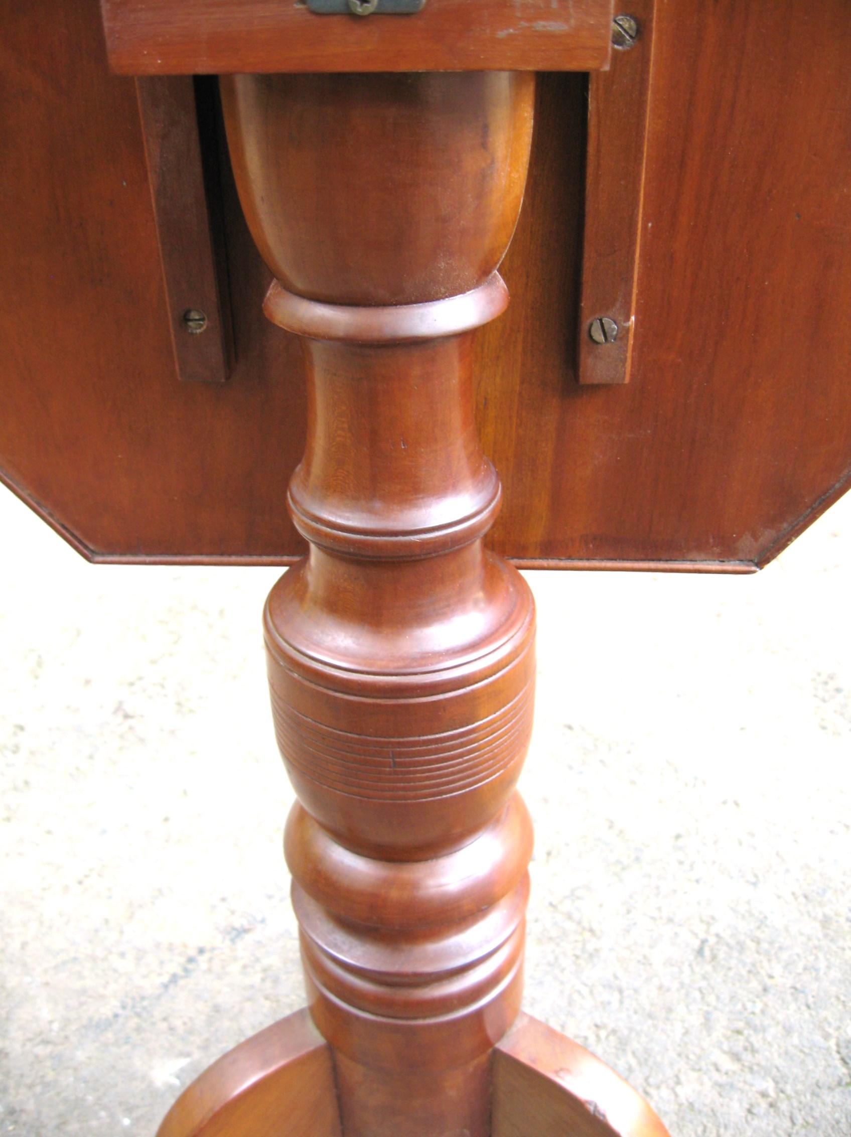 19th Century Federal 1820s Cherry Tilt-Top Table Candle Stand For Sale