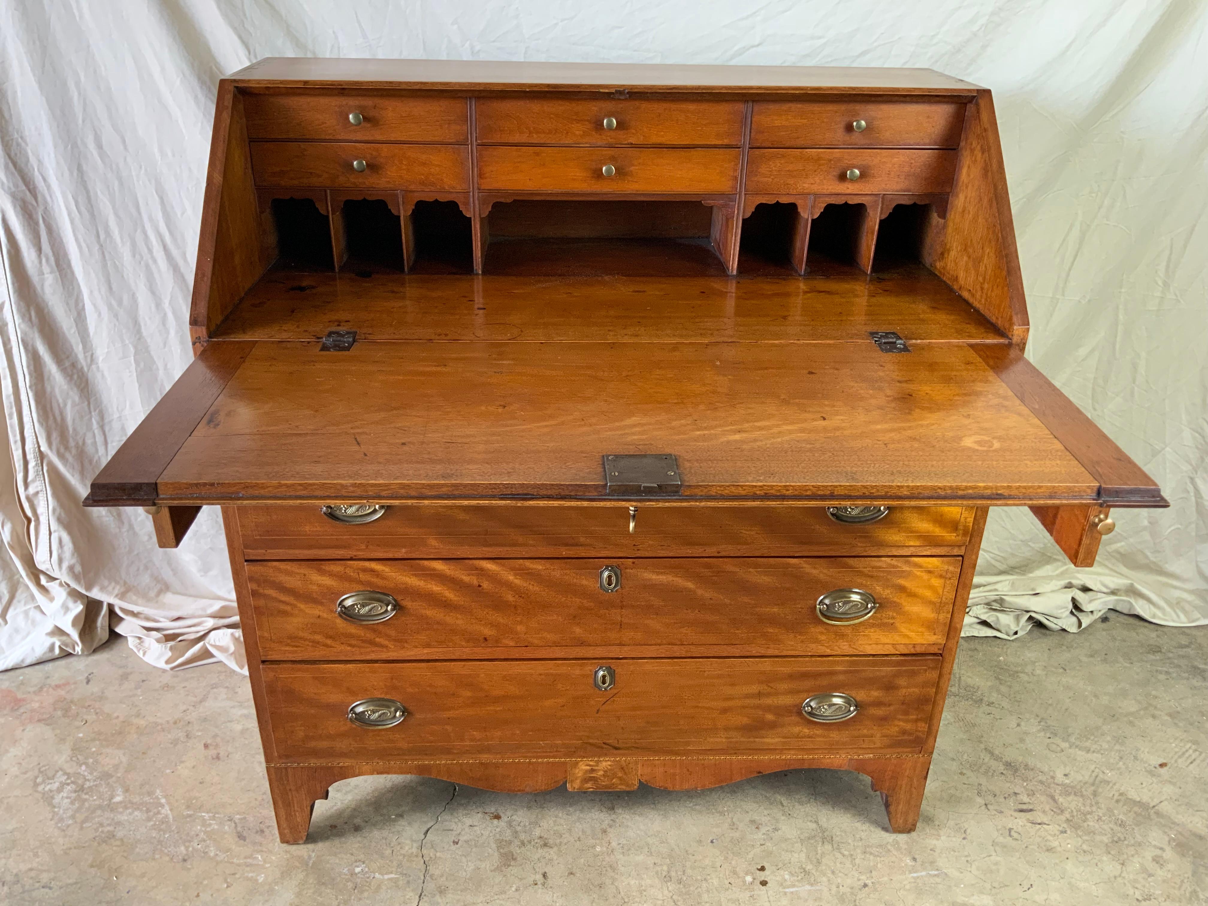 A very nice early 19th century Federal Birch New England Slant Lid Desk likely New Hampshire in origin around 1800-1830. Made of solid Birch with four large graduated inlaid drawers and a nicely proportioned interior pigeon hole area with six