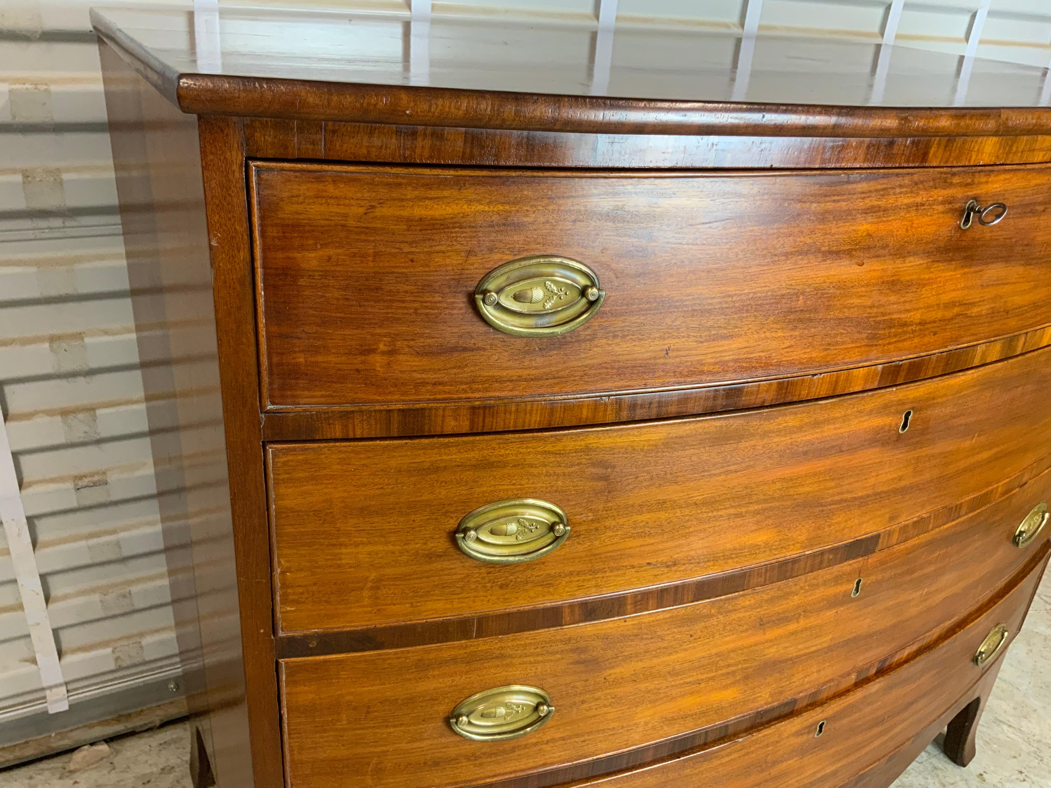 Federal Bow Front Hepplewhite Chest In Good Condition For Sale In Bradenton, FL