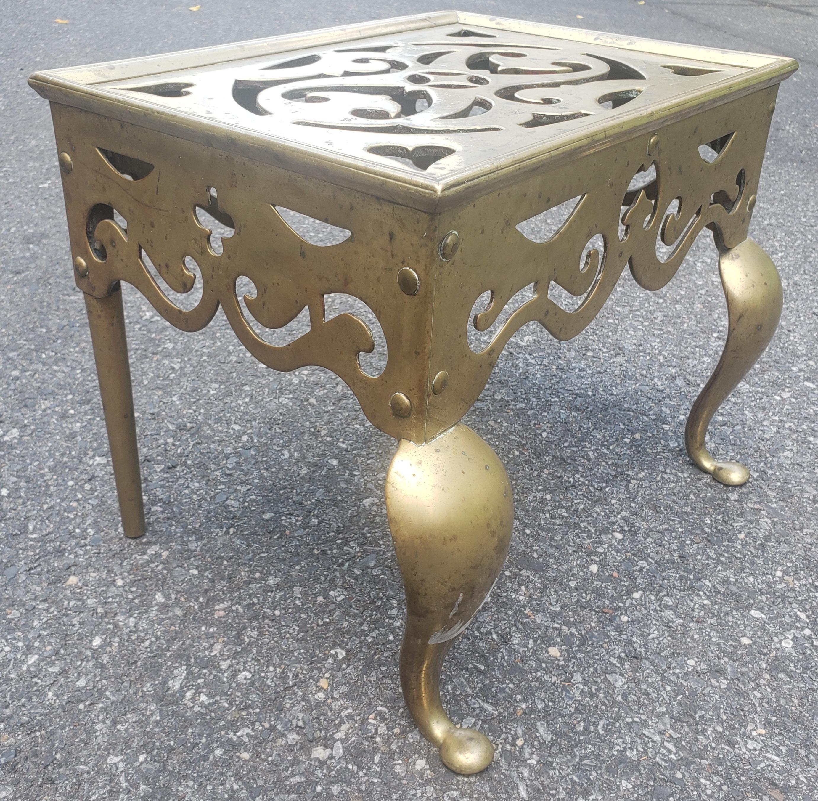 Federal Cast Brass Hearth Bench Fireplace Trivet / Stool, circa 1840s In Good Condition For Sale In Germantown, MD