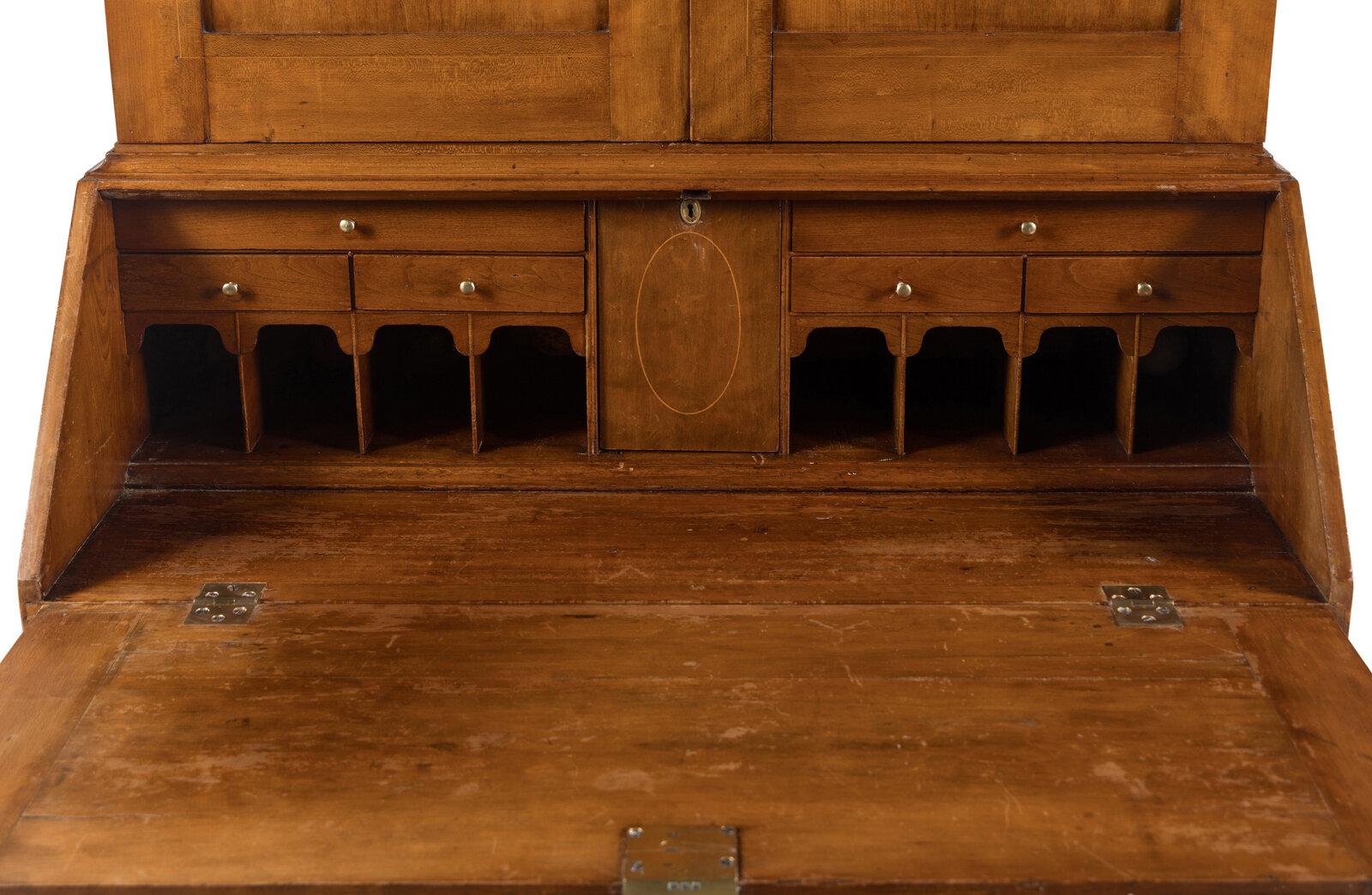Americano Federal Cherrywood Bureau Cabinet / Desk, circa 1790 in vendita