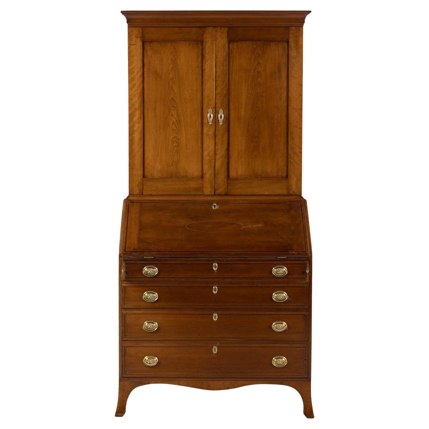 Federal Cherrywood Bureau Cabinet / Desk, circa 1790 in vendita