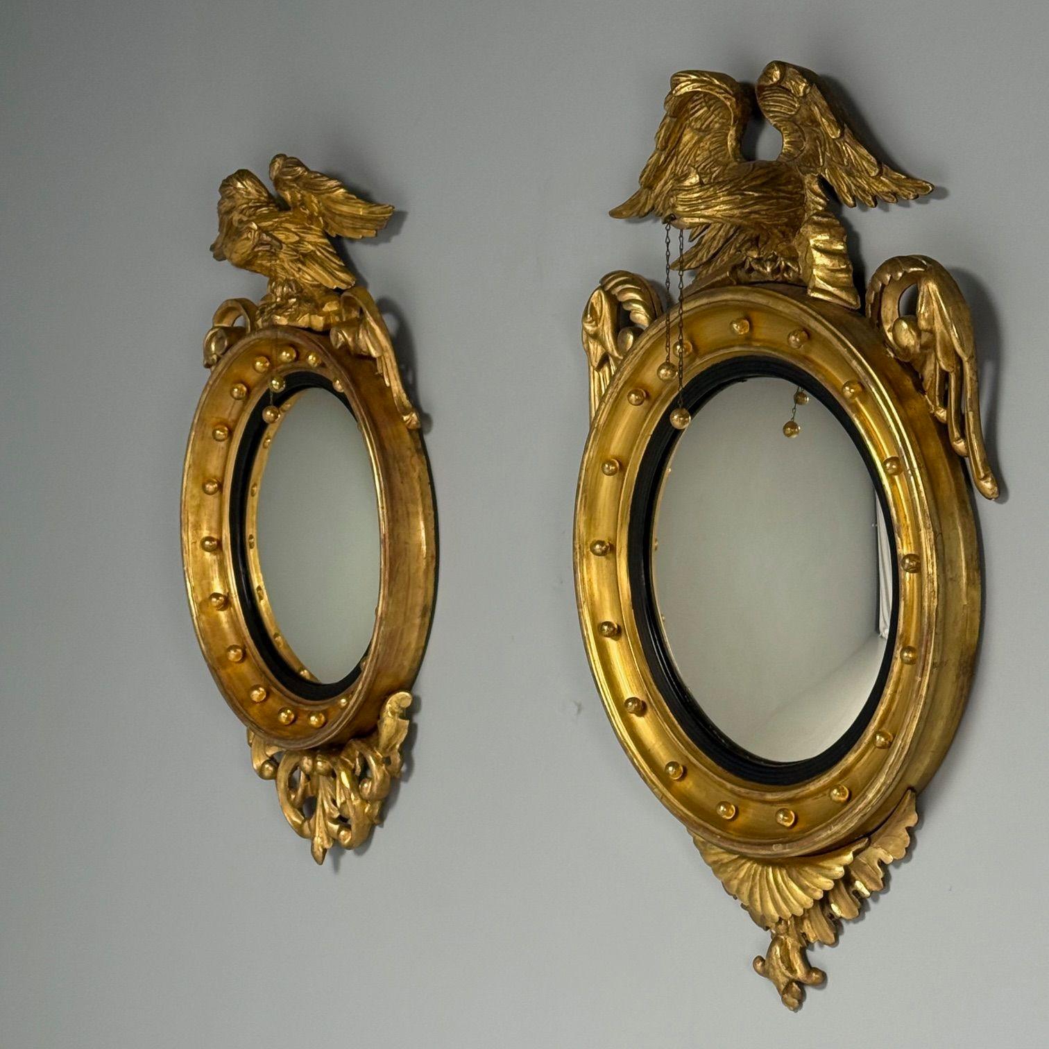 Espejos de pared federales convexos, madera dorada tallada, águilas opuestas, Inglaterra, década de 1830 siglo XIX
