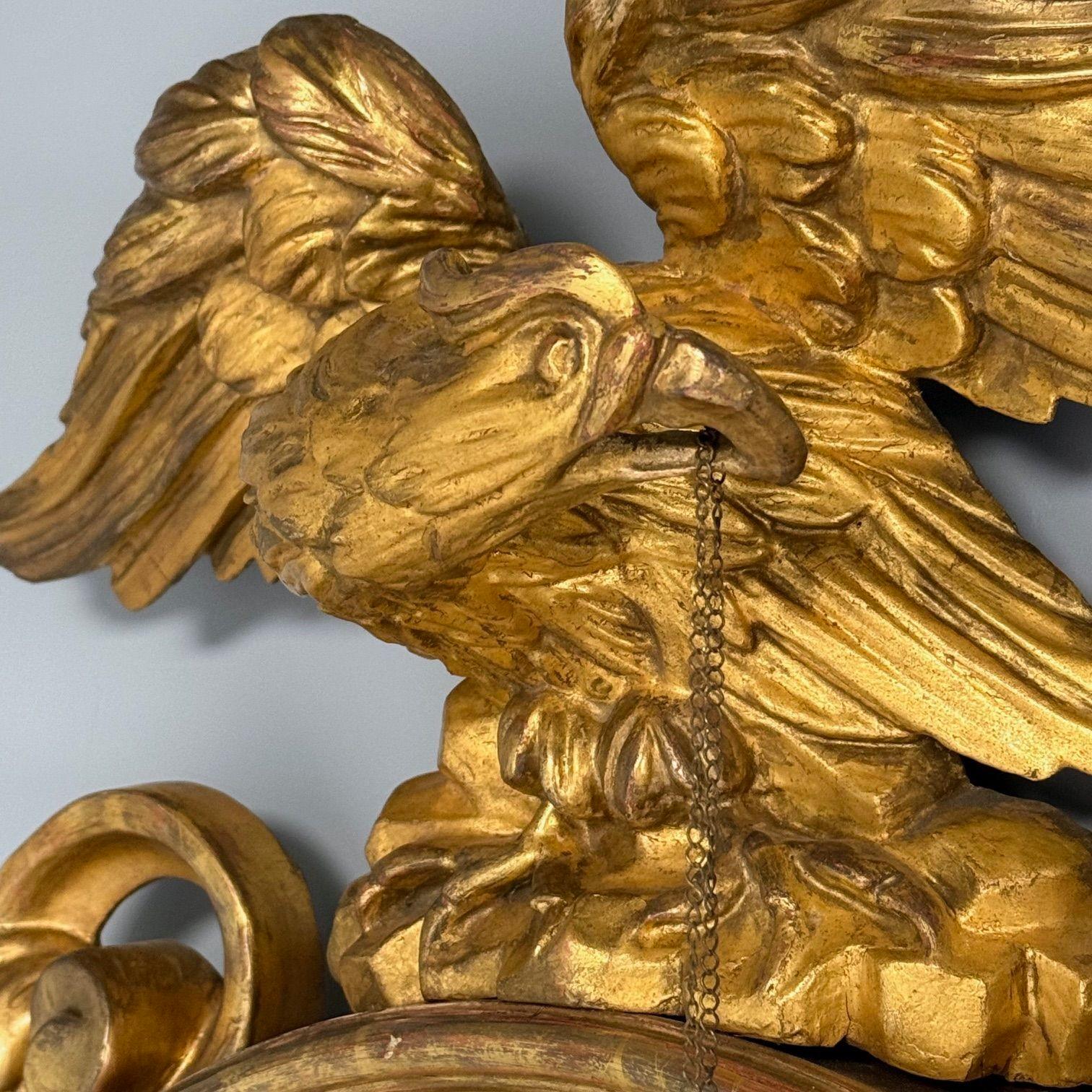 Espejos de pared federales convexos, madera dorada tallada, águilas opuestas, Inglaterra, década de 1830 Madera dorada