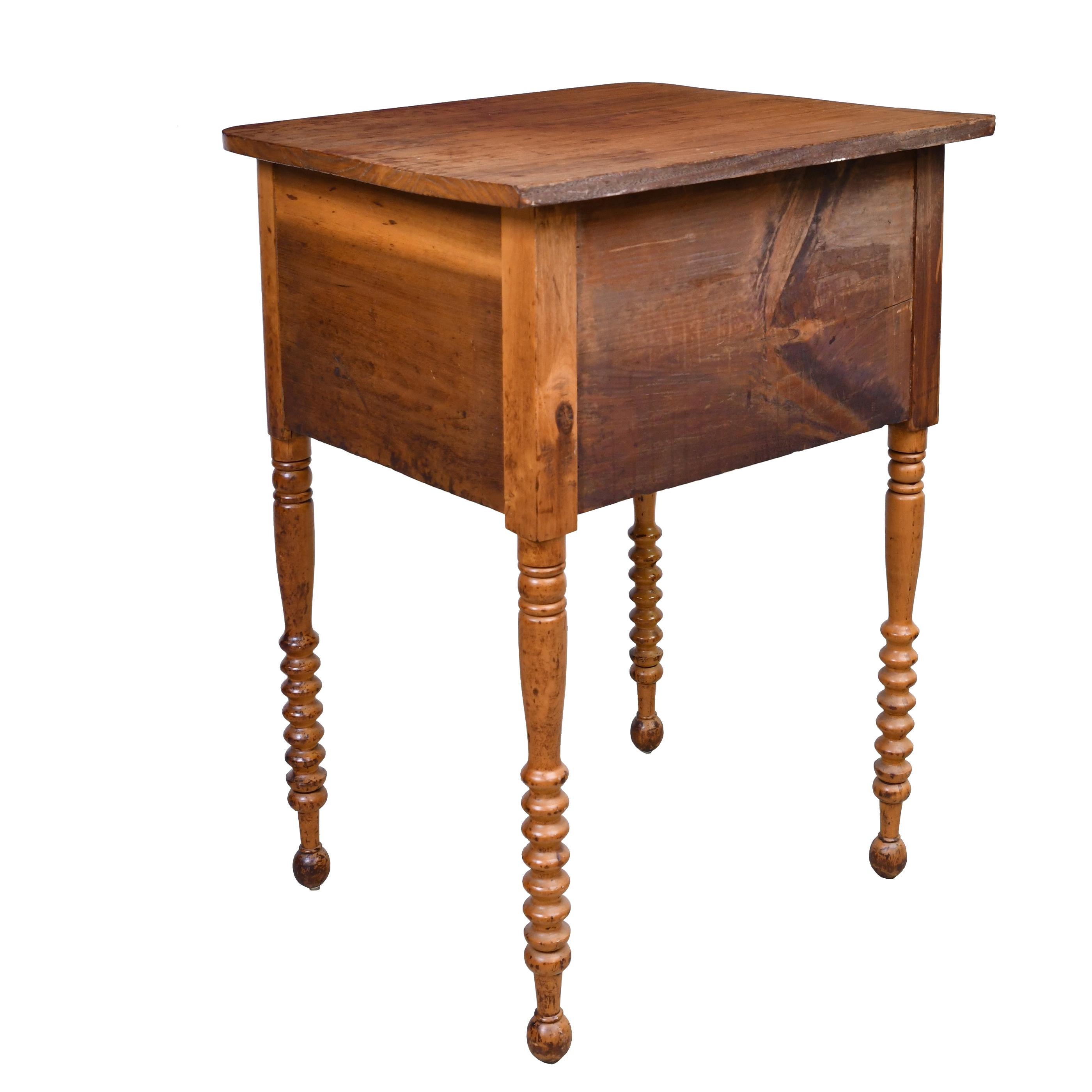 Federal Country Table or Nightstand in Fruitwood with Drawers, Pennsylvania In Good Condition In Miami, FL