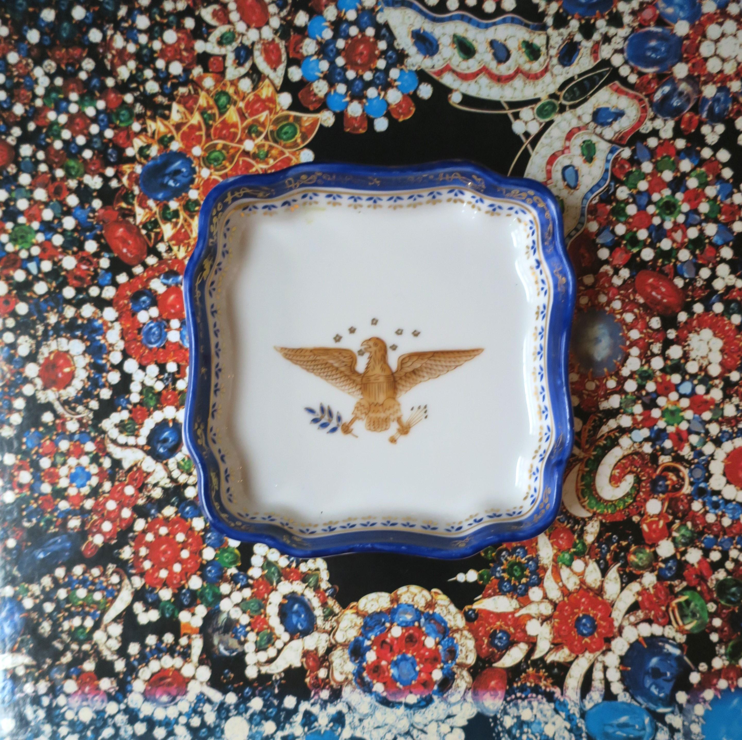 Federal Design Blue Gold White Porcelain Jewelry or Trinket Dish with Eagle Bird In Good Condition In New York, NY