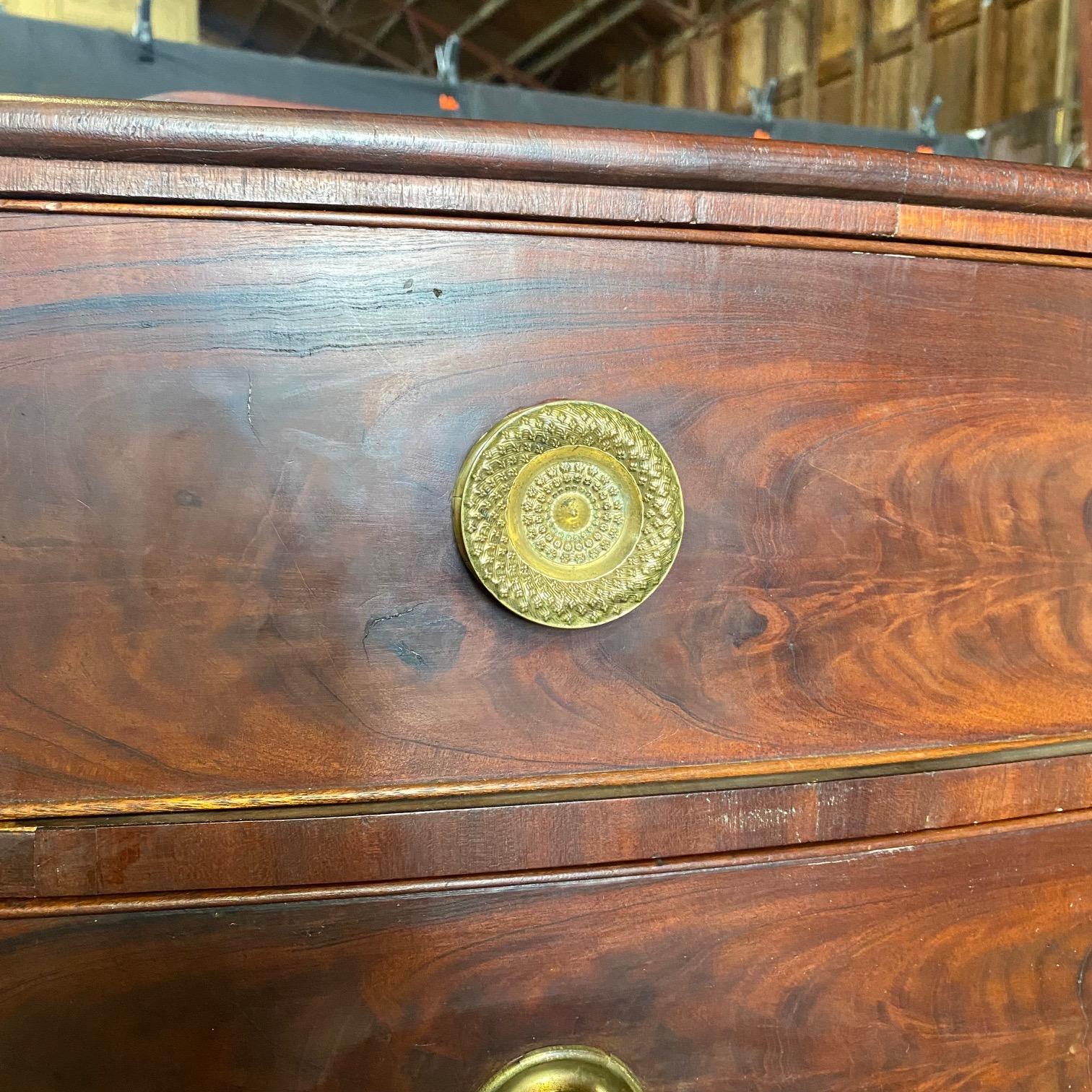  Federal Early 19th Century Sheraton Bow Front Cookie Corner Chest of Drawers For Sale 5