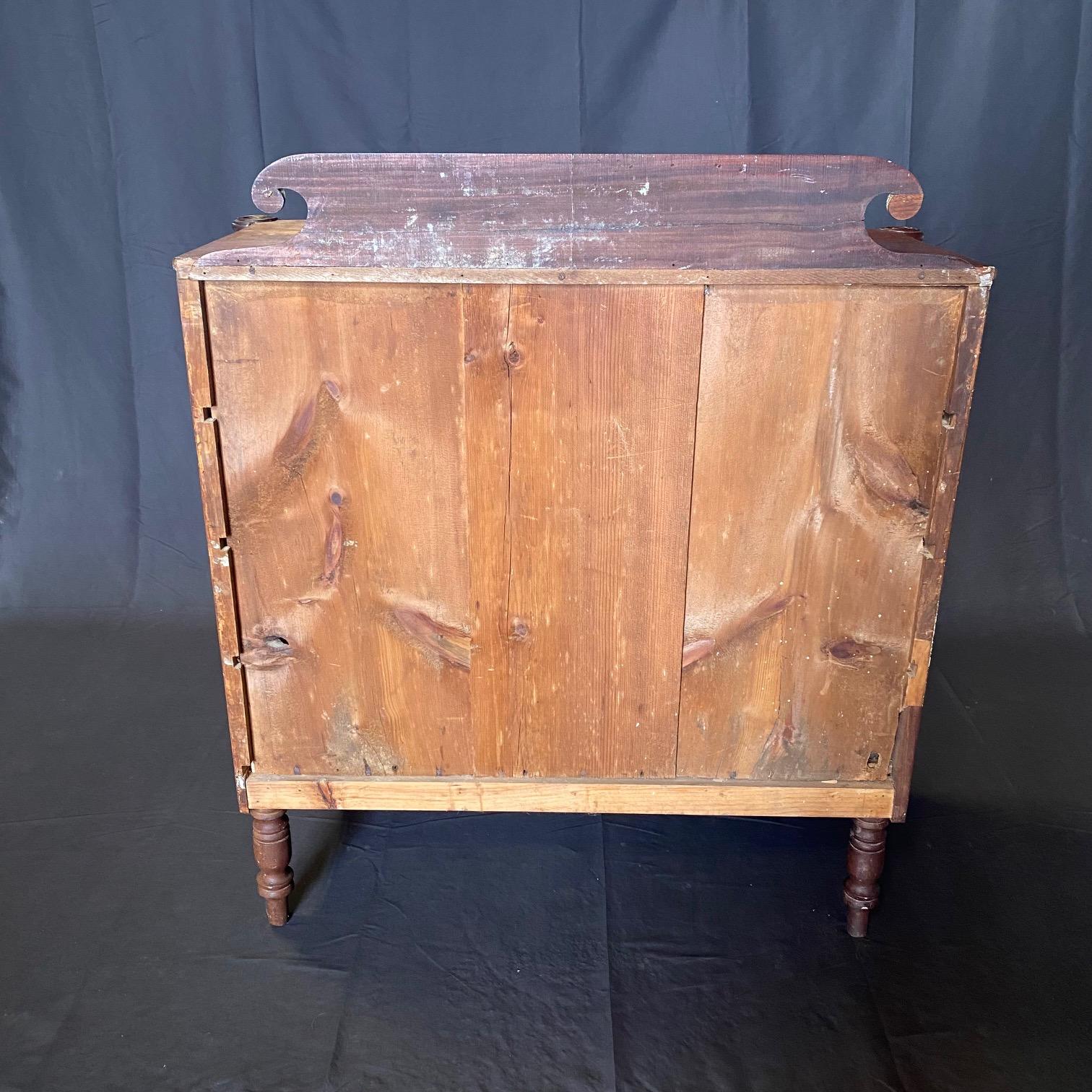  Federal Early 19th Century Sheraton Bow Front Cookie Corner Chest of Drawers For Sale 7