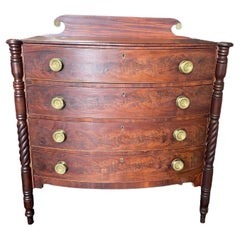  Commode fédérale du début du 19e siècle Sheraton Bow Front Cookie Corner Chest of Drawers