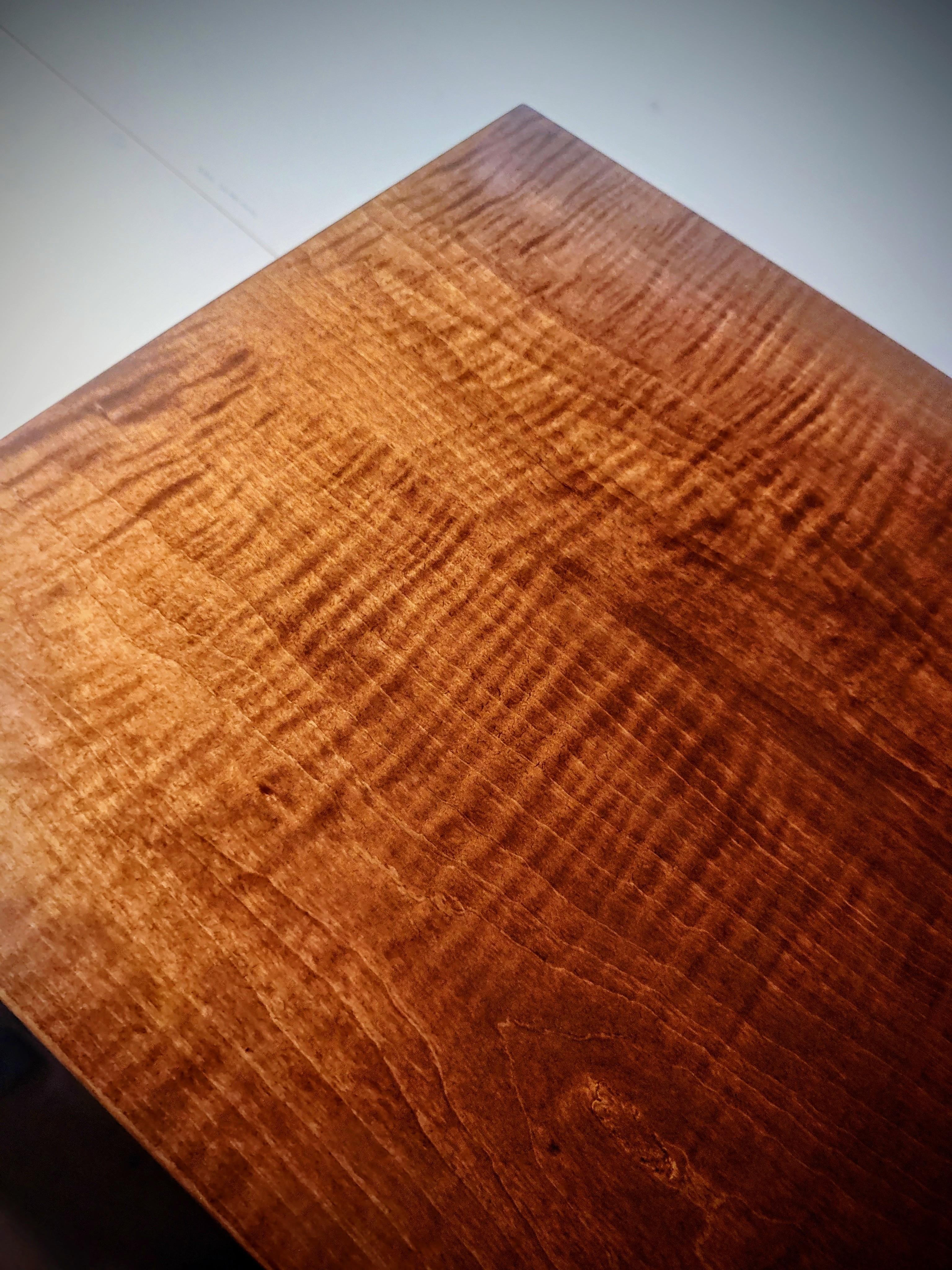 Federal Figured Maple Chest In Excellent Condition For Sale In Acton, MA