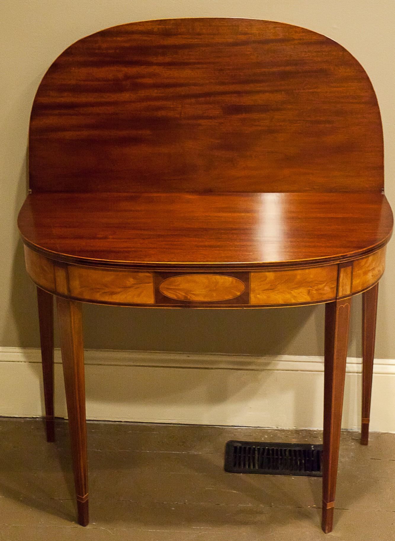 Late 18th Century Federal Hepplewhite Gate Leg Card Table, New England, circa 1790 For Sale