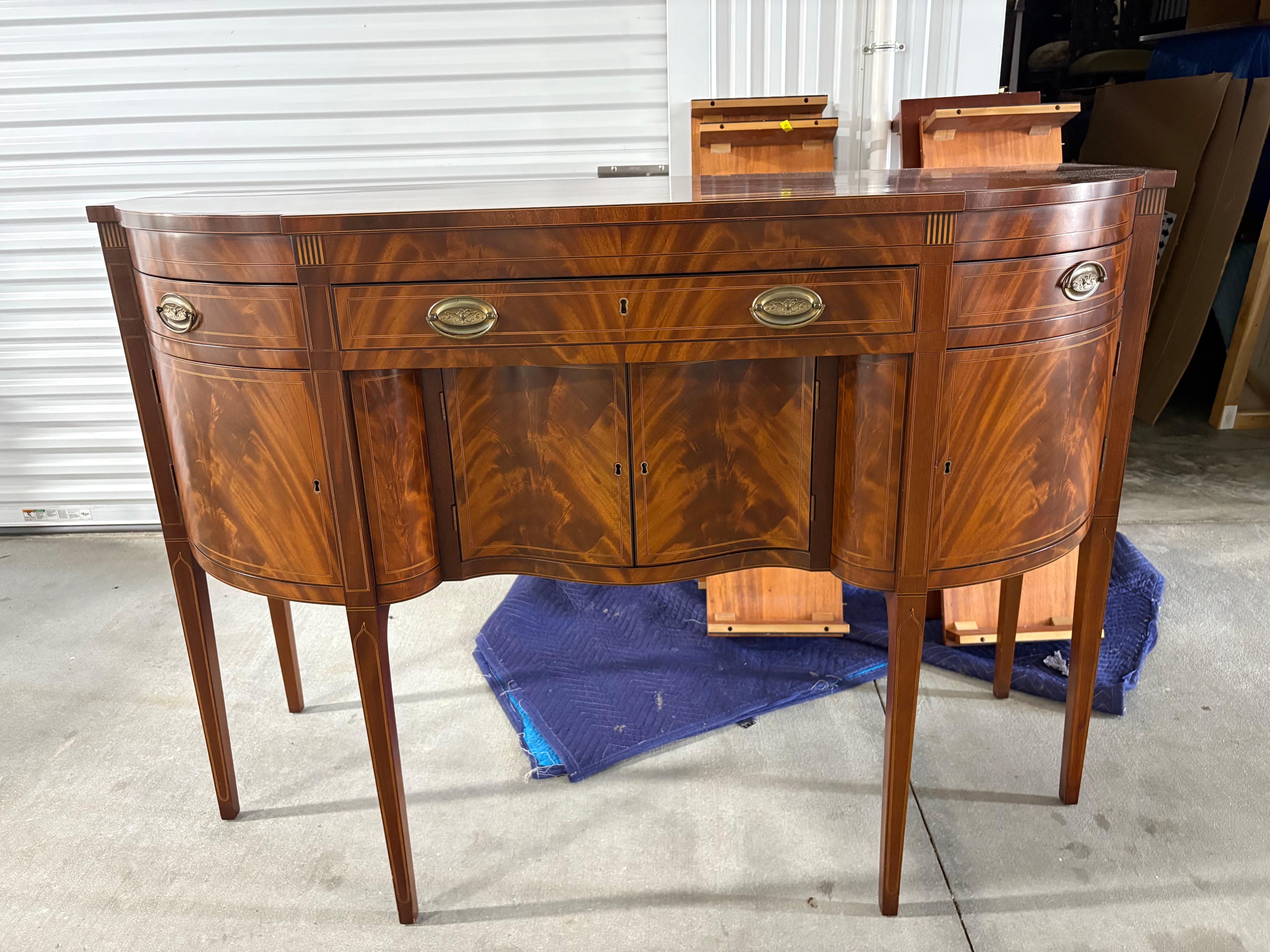 Mogano Credenza Feder in mogano intarsiato di Kittinger, XX secolo in vendita