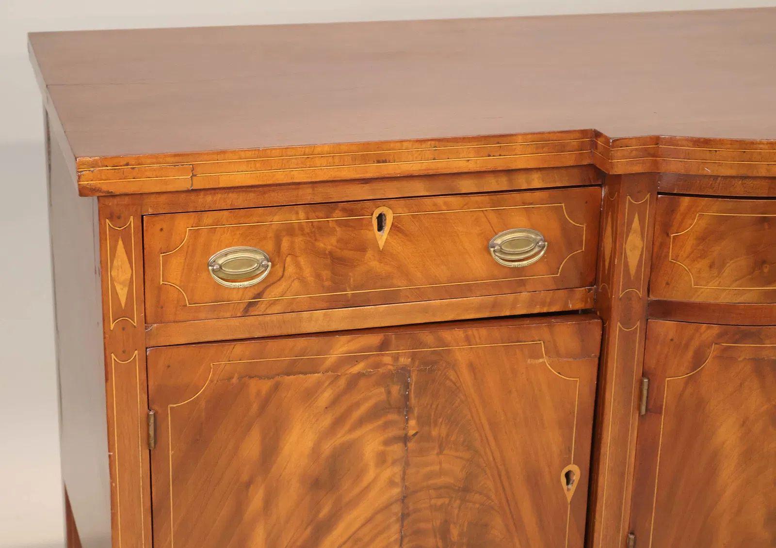 Federale Credenza Feder in mogano intarsiato, 1800-1820 ca. in vendita