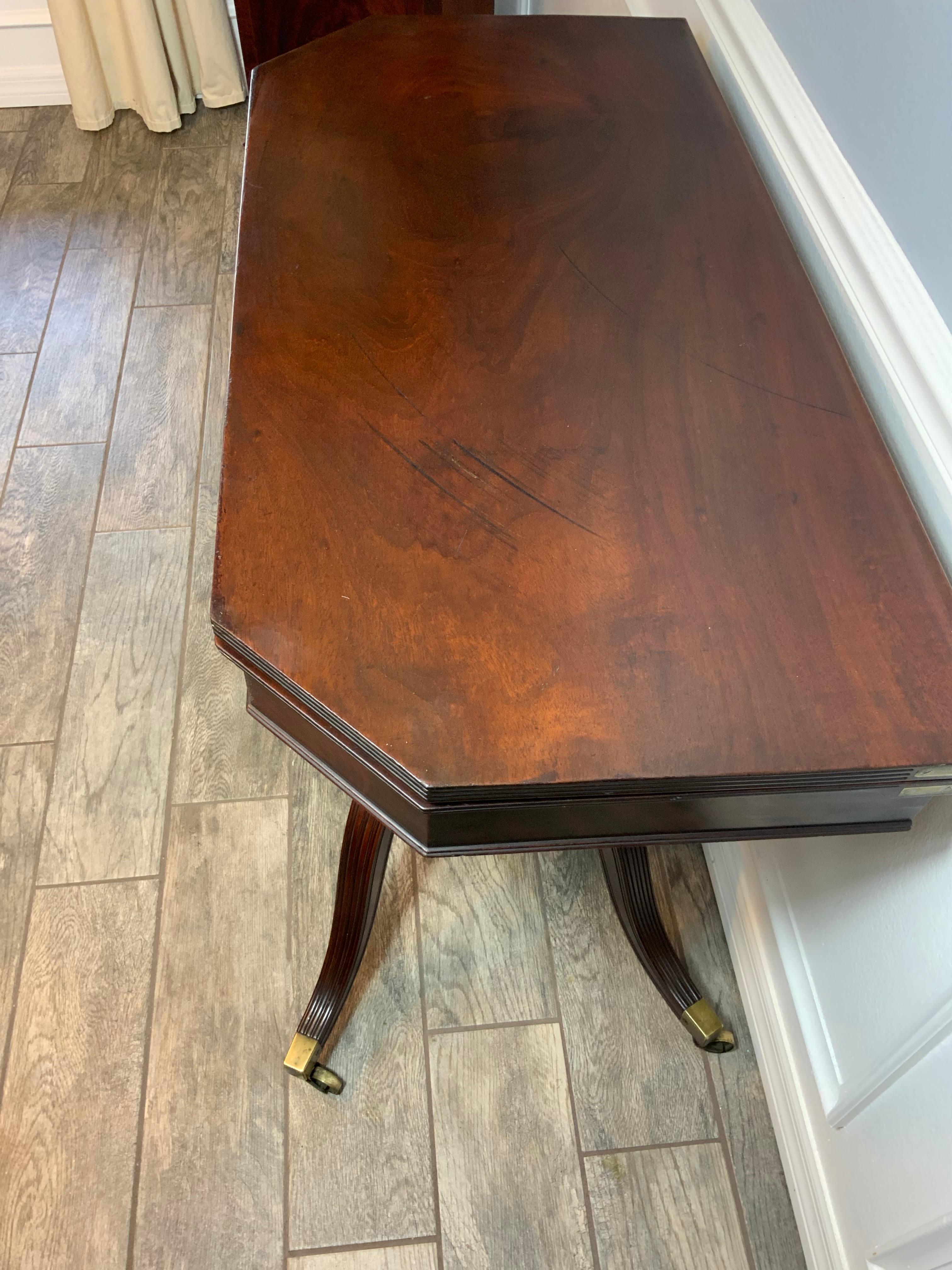 Early 19th Century Federal Lyre Base Card Table For Sale