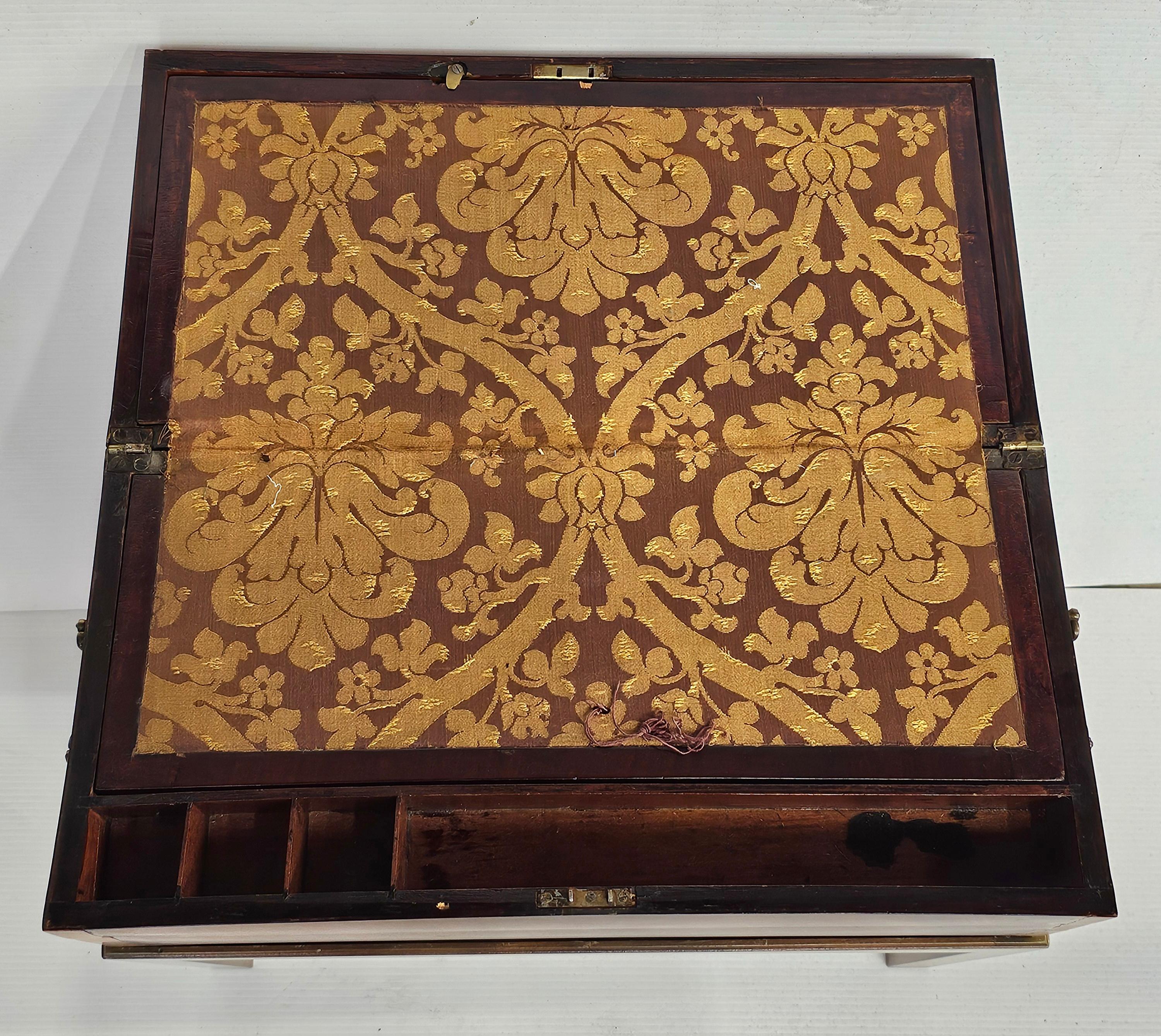 Federal Mahogany and Birdseye Maple Lap Desk on Stand, Circa 1810s For Sale 4