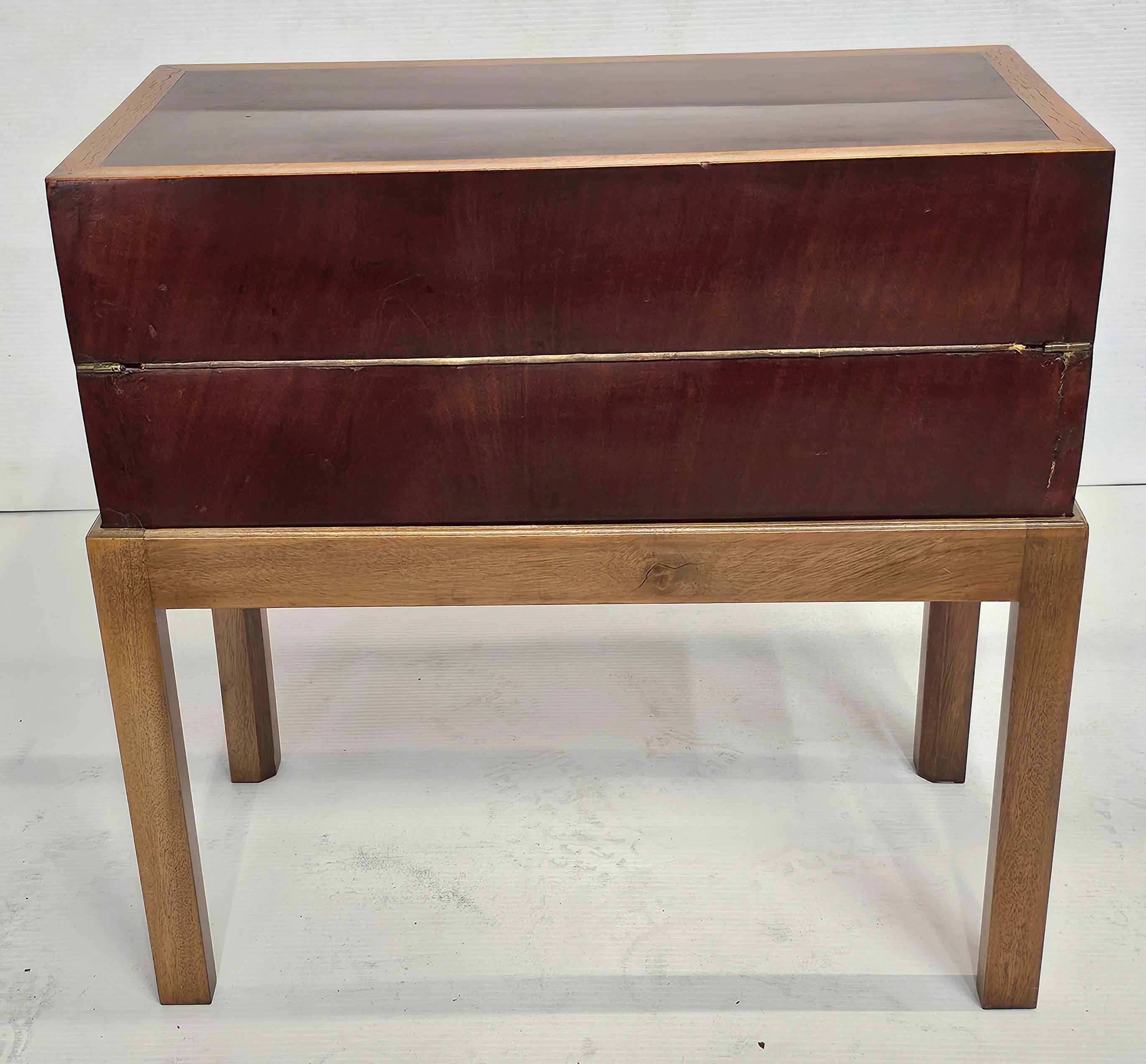 19th Century Federal Mahogany and Birdseye Maple Lap Desk on Stand, Circa 1810s For Sale