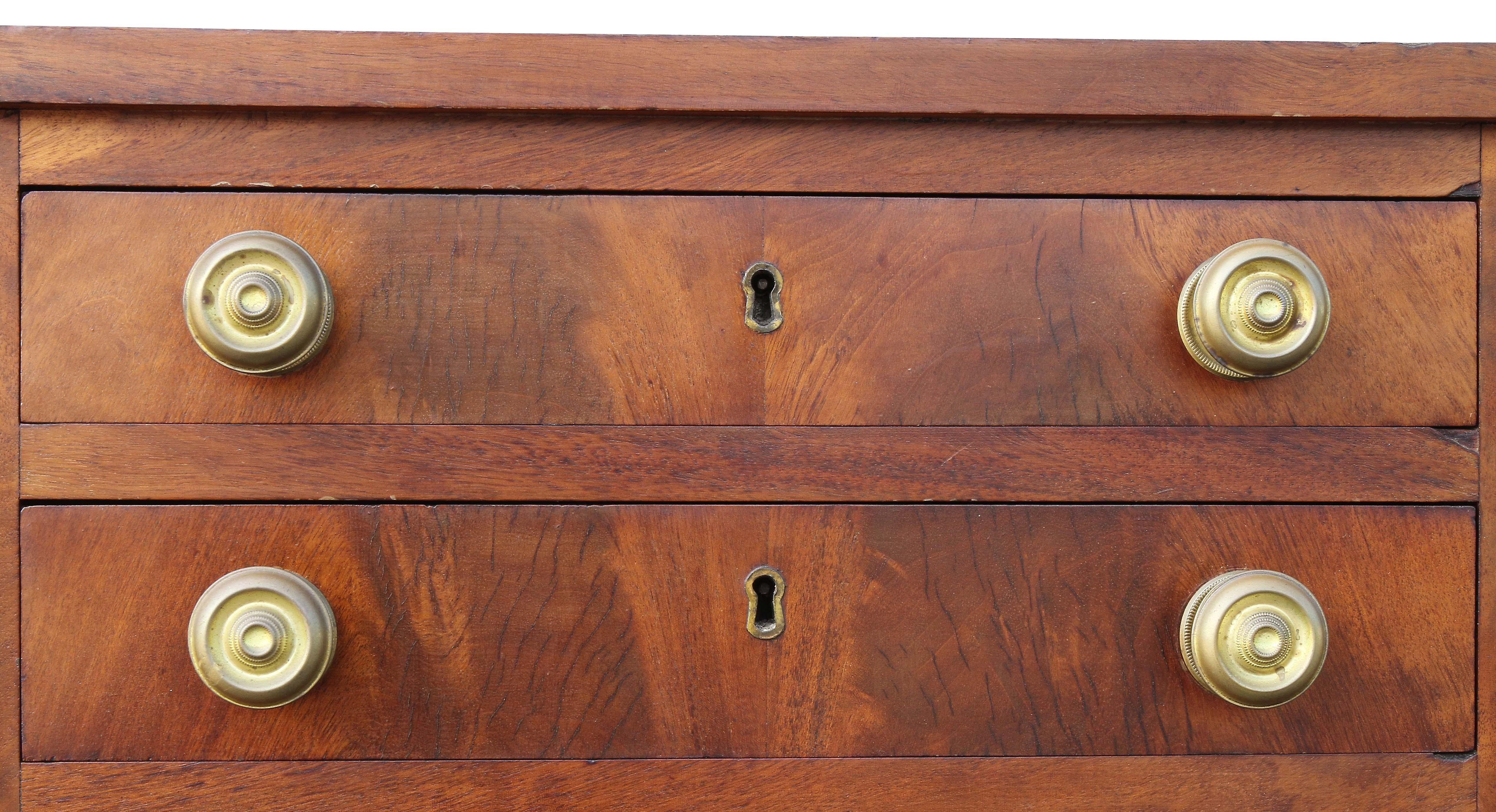 Federal Mahogany Bedside Table In Good Condition In Essex, MA